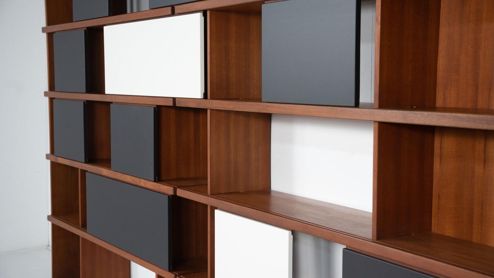 photo vintage Mid Century Bookcase By Ilmari Tapiovaara, La Permanente Mobili Cantu, 1950s