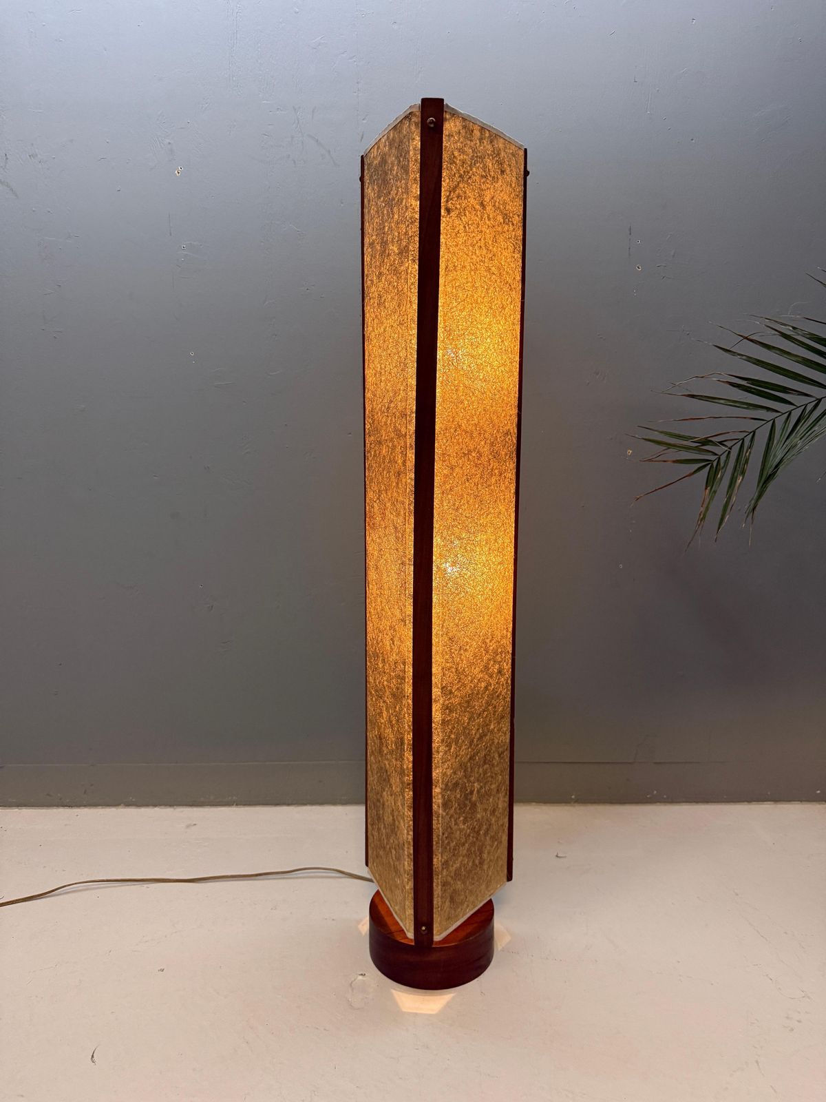 photo vinterior Danish Mid Century Fiberglass And Teak Floor Lamp   1960