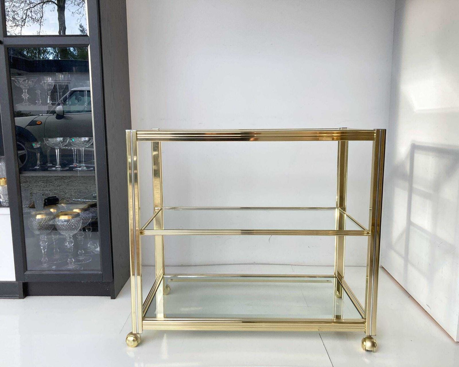Pierre Vandel Bartafel | Parijs | Goudkleurige Chroom Serveertafel | 1960 photo vinterior