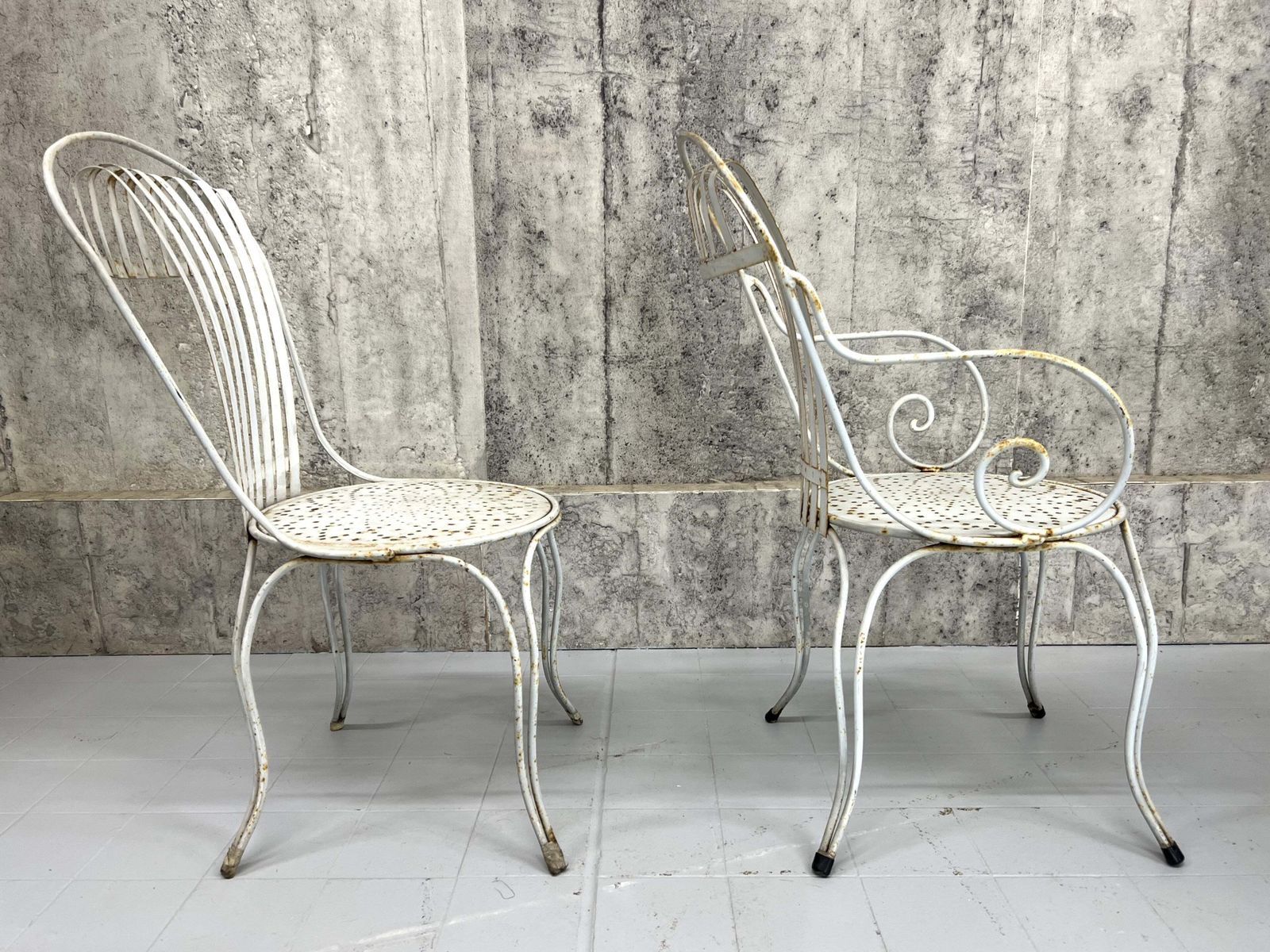 Set Lightest Grey Metal Garden 2 Chairs + 2 Carvers Plus Circular Table photo buy