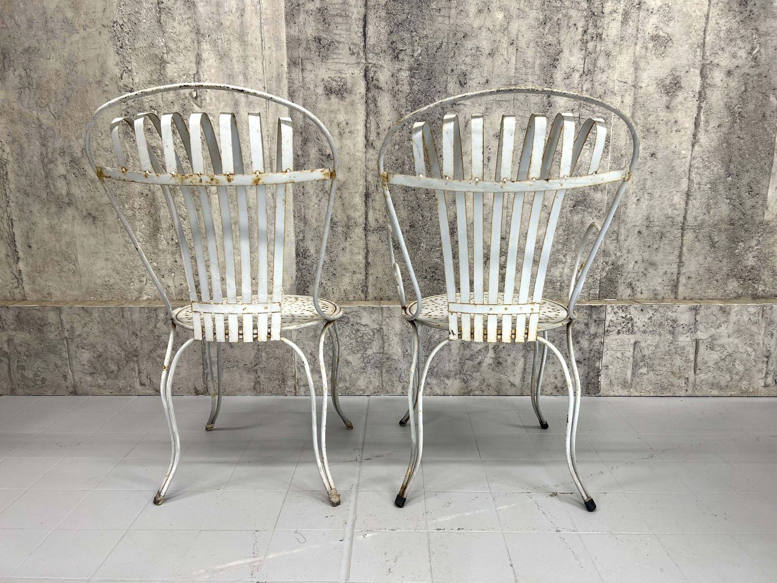 Set Lightest Grey Metal Garden 2 Chairs + 2 Carvers Plus Circular Table photo vintage