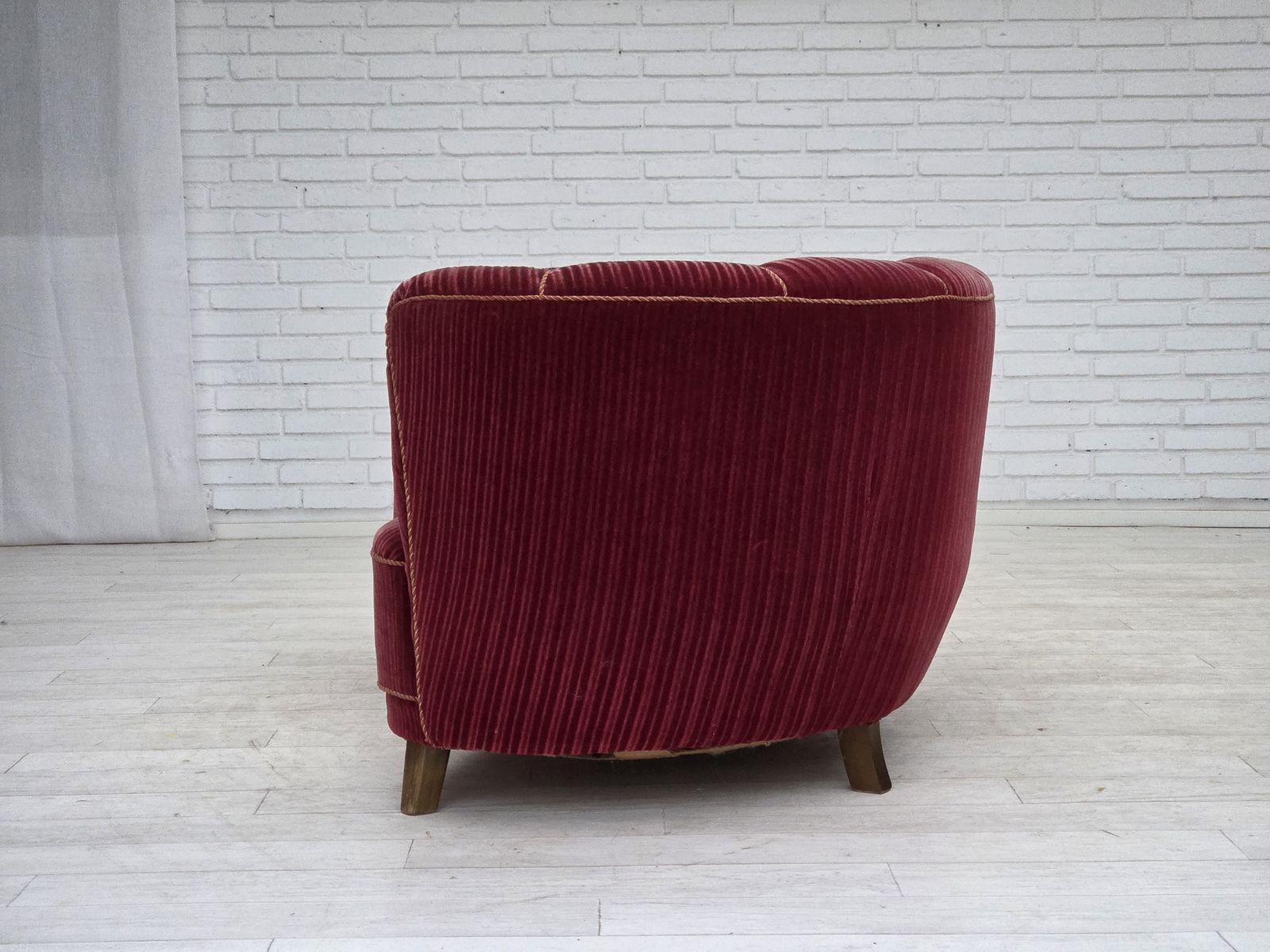 photo vintage 1960s, Danish 2 Seater "Banana" Sofa, Red Furniture Velour, Oak Wood.