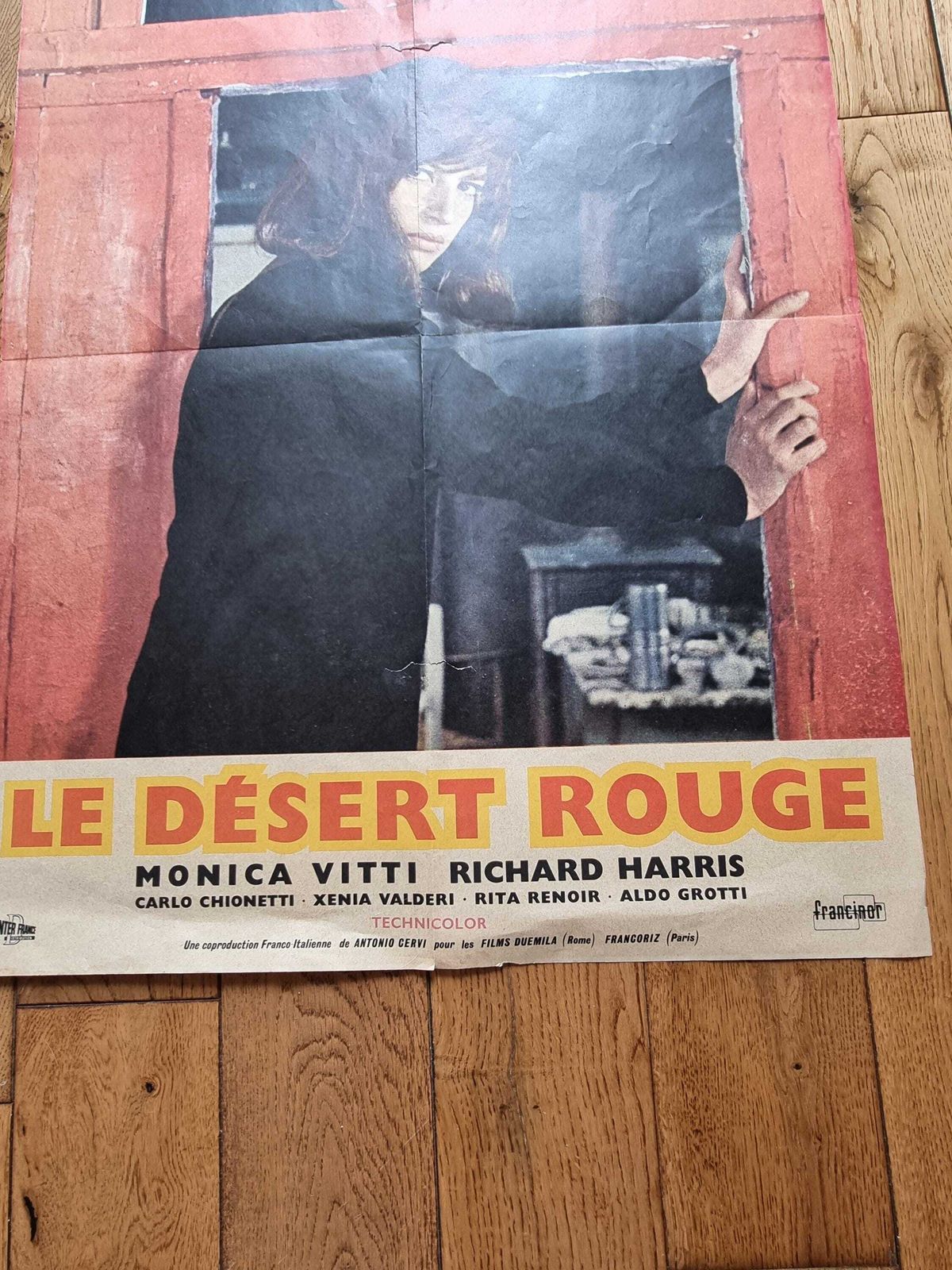 Franse Filmaffiche – Le Desert Rouge – Vintage 1964 photo for sale