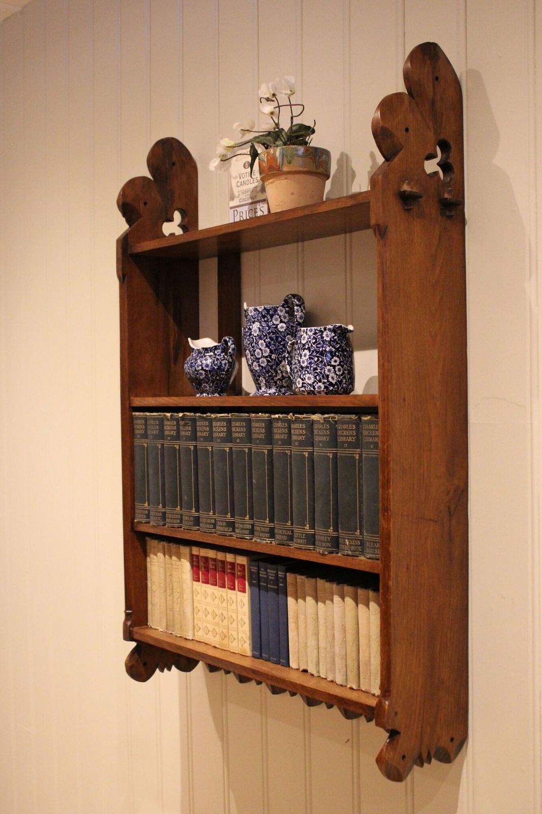 photo vinterior Victorian Oak Wall Shelves