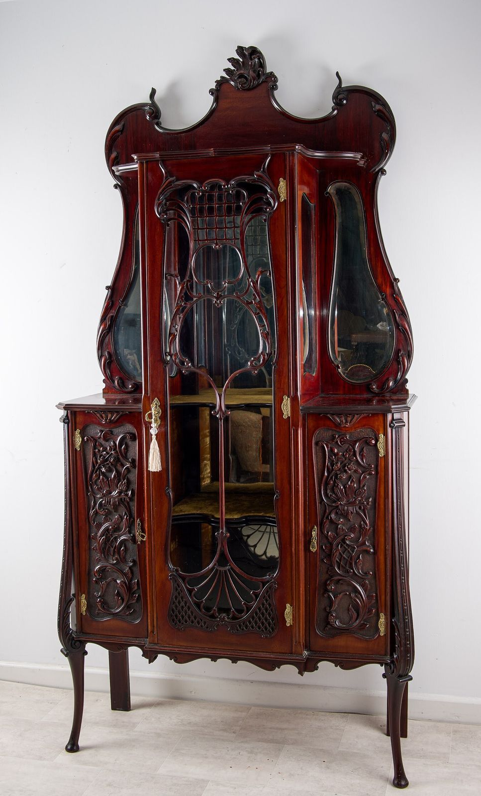 Victorian Carved Mahogany Display Cabinet With Mirrored Sides & Velvet Interior, C.1900 photo for sale