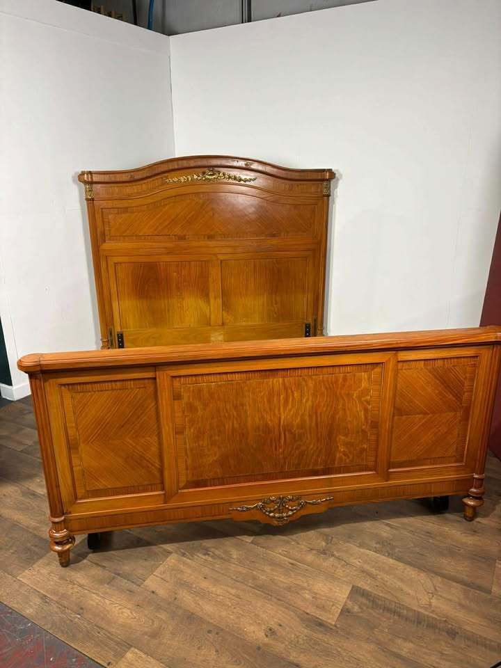 Early 20th French Style Walnut Veneered Bed photo vintage