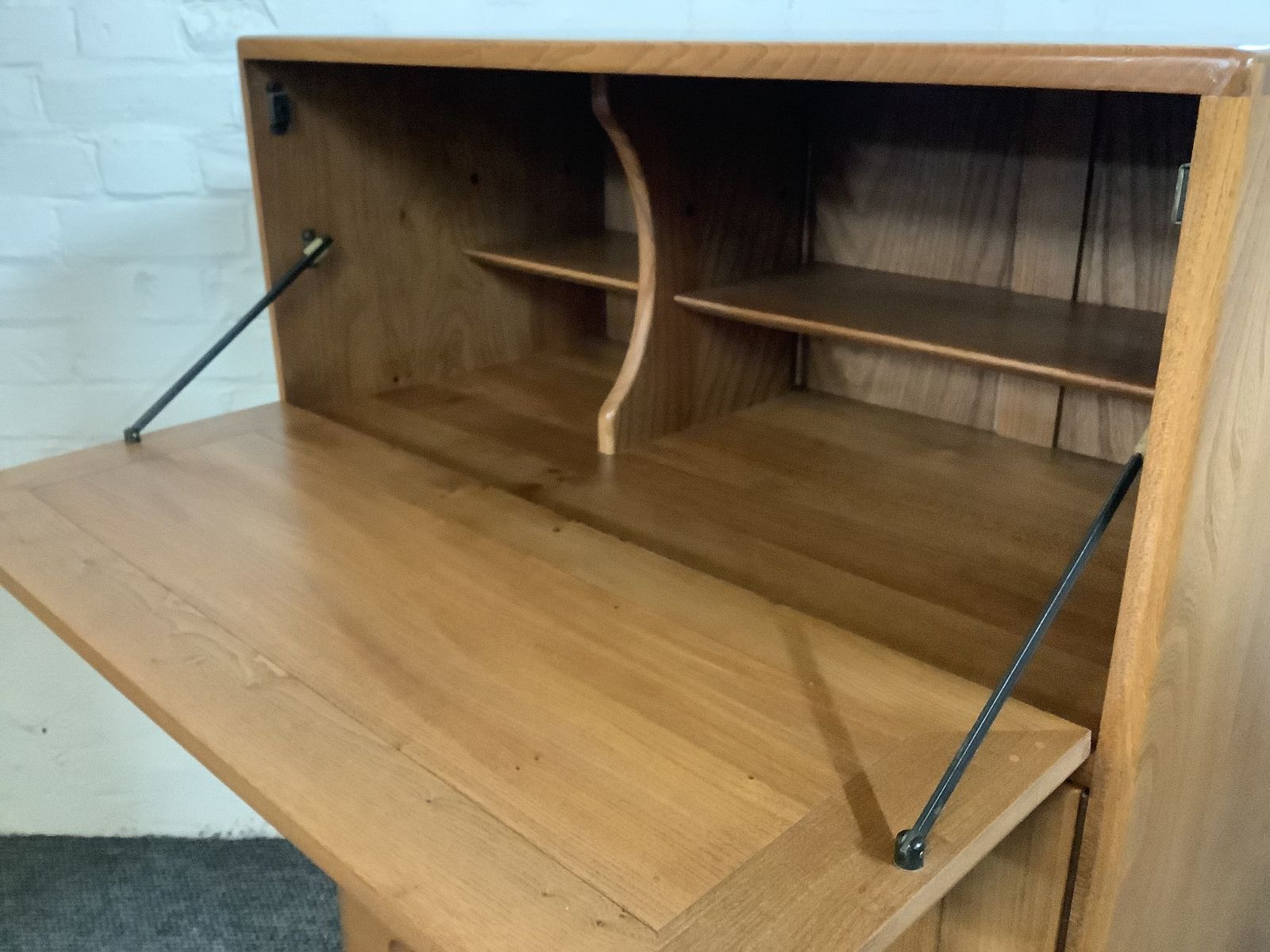 Ercol Windsor 469 Serving Cabinet/Bureau In Light Finish. photo vinterior