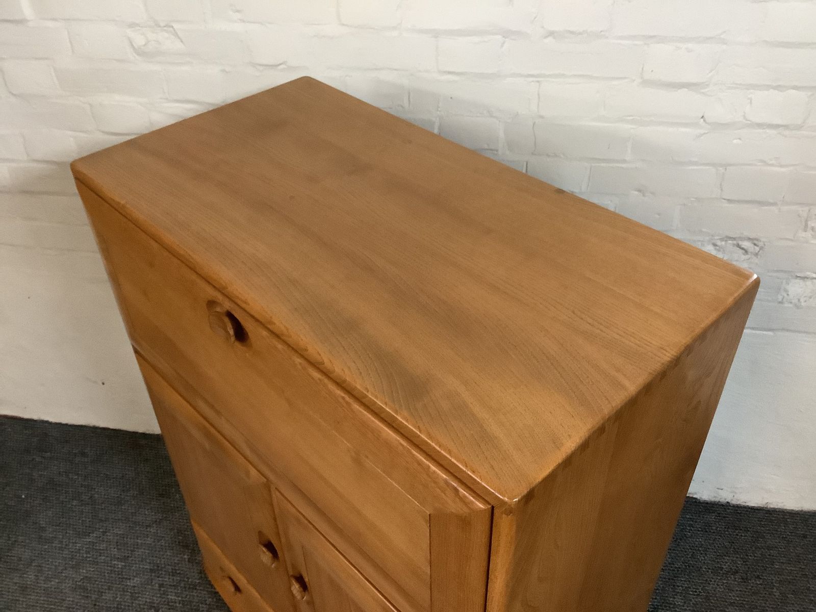 photo furniture Ercol Windsor 469 Serving Cabinet/Bureau In Light Finish.