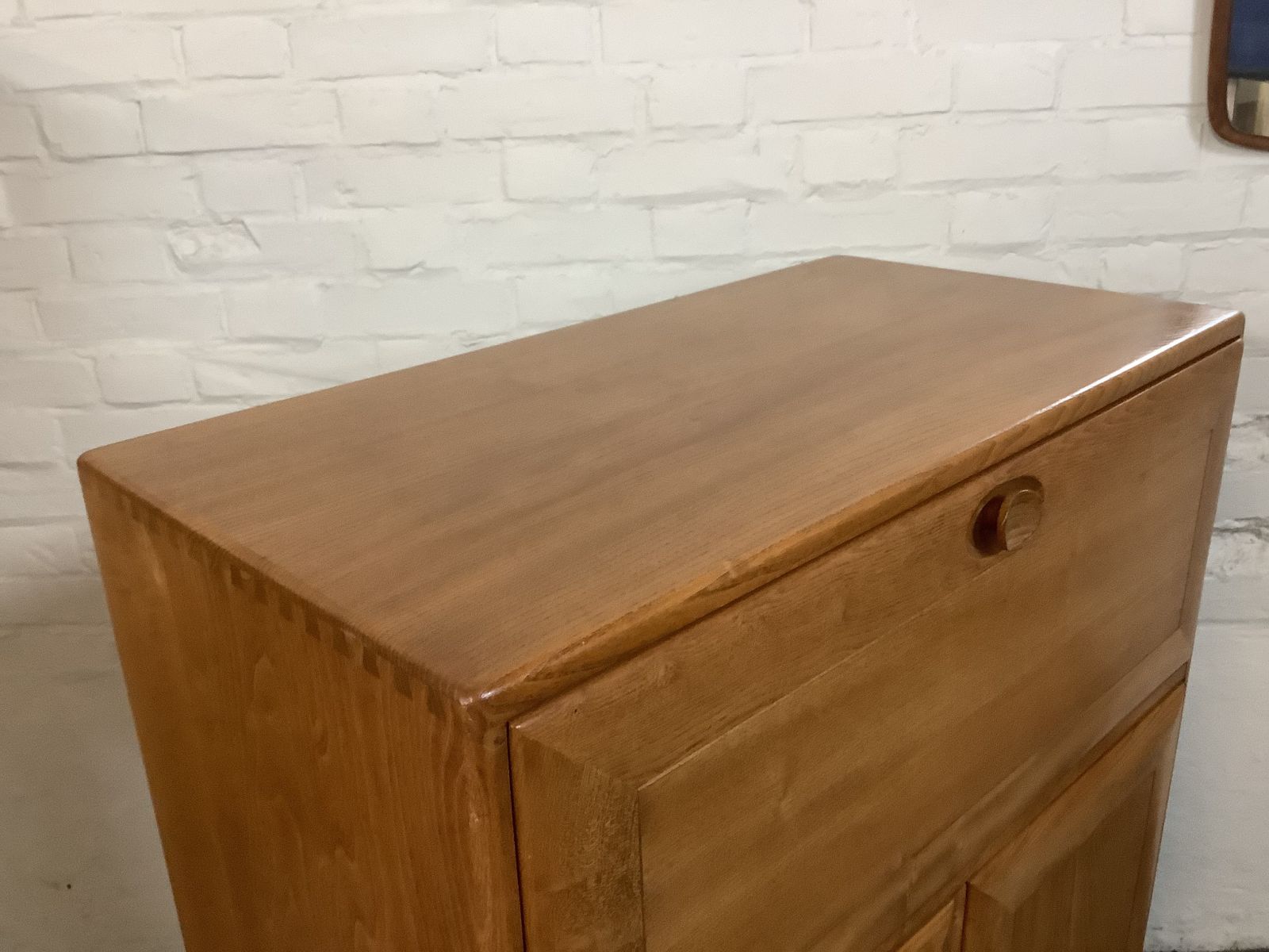 photo vintage Ercol Windsor 469 Serving Cabinet/Bureau In Light Finish.