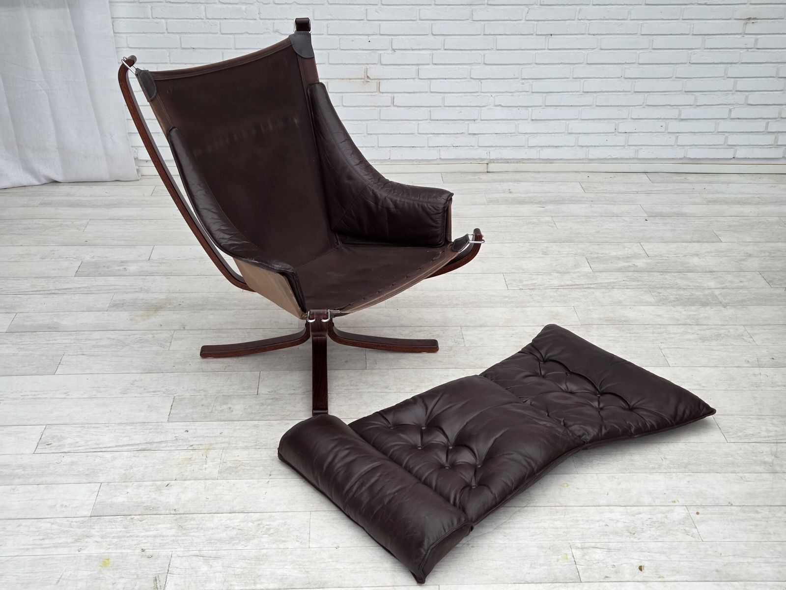 photo buy Ca. Jaren 1970, Noors Design Door Sigurd Ressel, Lounge Chair Model "Falcon".