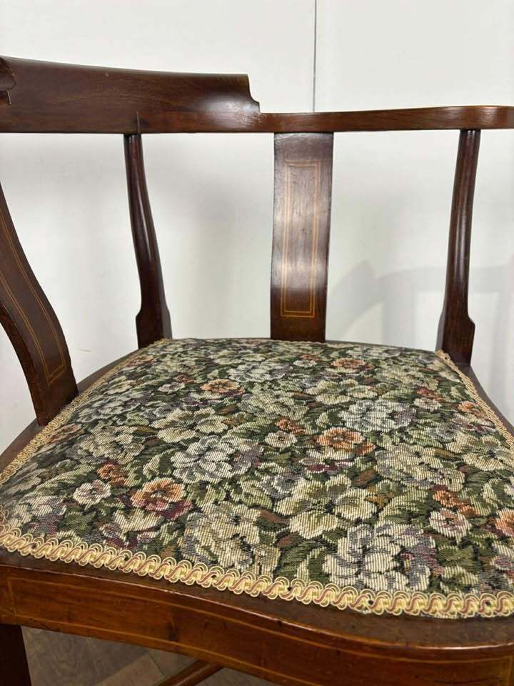 photo furniture Edwardian Inlaid Mahogany Corner Chair