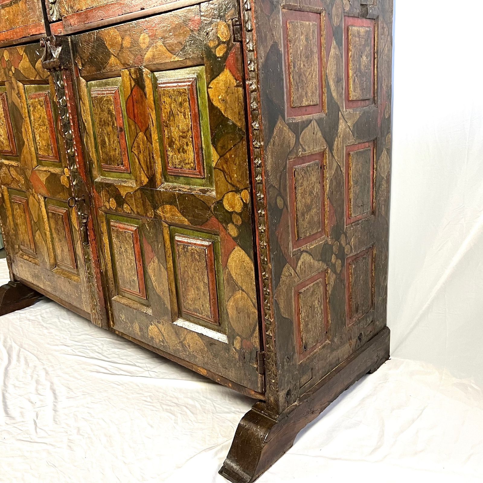 17th Century Spanish Oak And Pine Painted Housekeeper’s/ Linen Press Cupboard photo vinterior