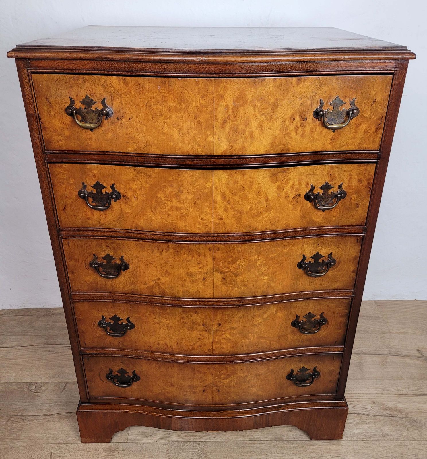 540.0 Chest Of Drawers Walnut Antique Style Drop Handles 'Cameo' photo
