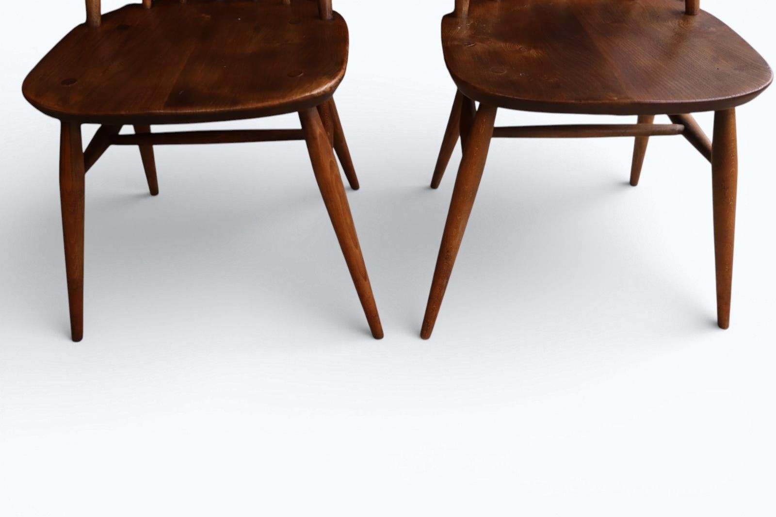 photo furniture Set Of 4 Mid Century Ercol Goldsmith Dining Chairs Elm & Beech 1960s