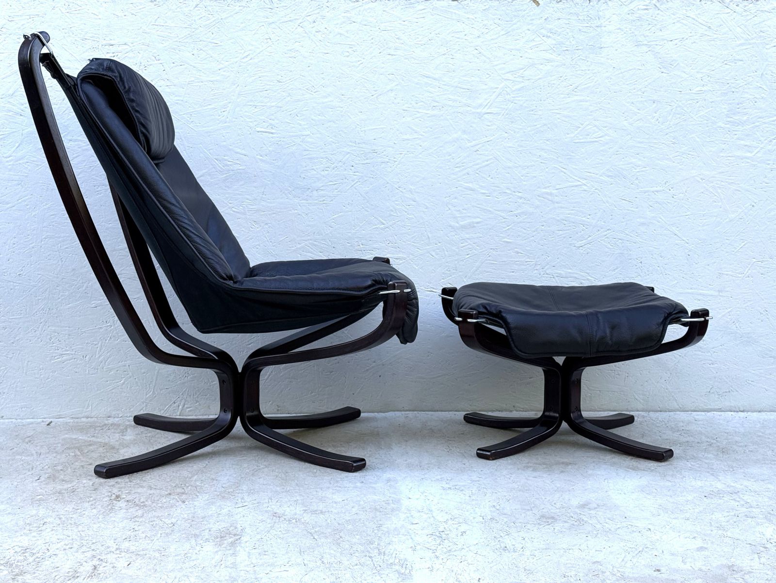 photo furniture Falcon Chair And Footstool By Sigurd Ressel
