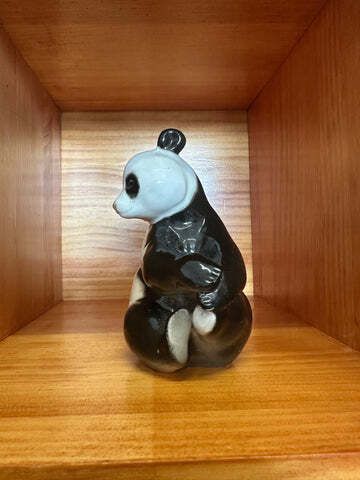 Lomonosov Lfz Seated Panda By Pavel Veselov – Ussr Circa 1960s 70s photo vinterior