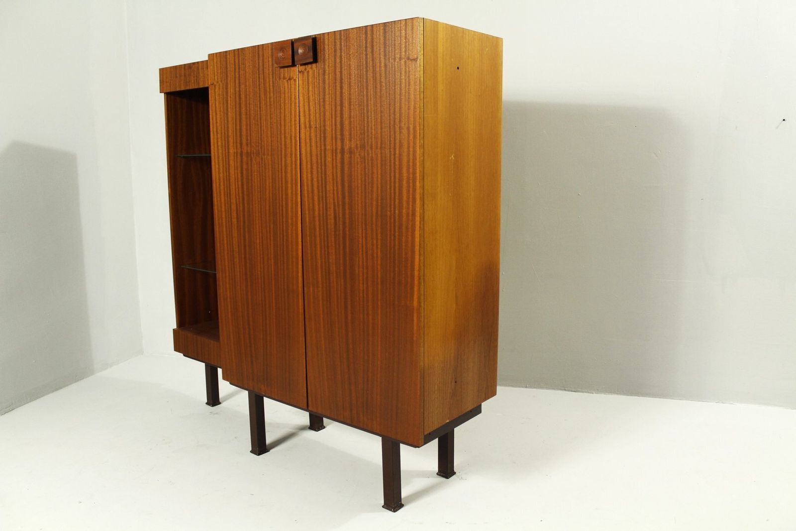 Vintage Mahogany Dresser, 1970s photo vinterior