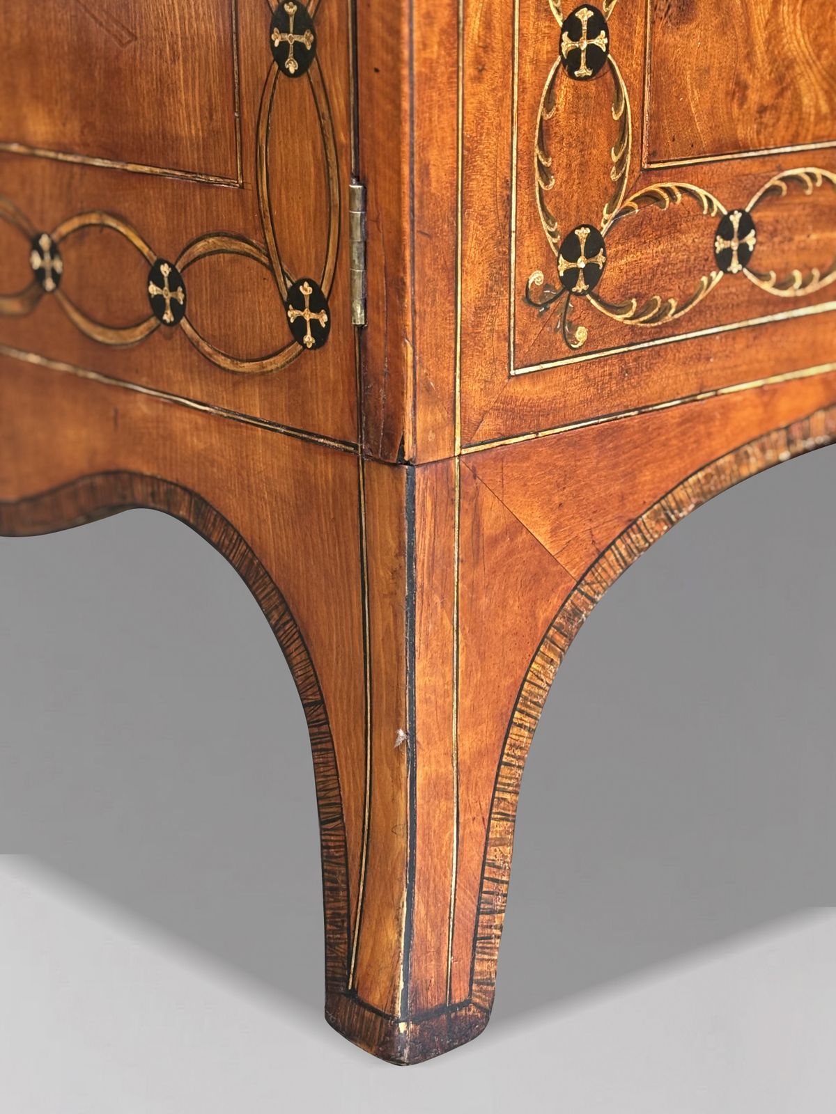 photo furniture 18th Century George III Sheraton Period Satinwood Inlaid Bureau Bookcase
