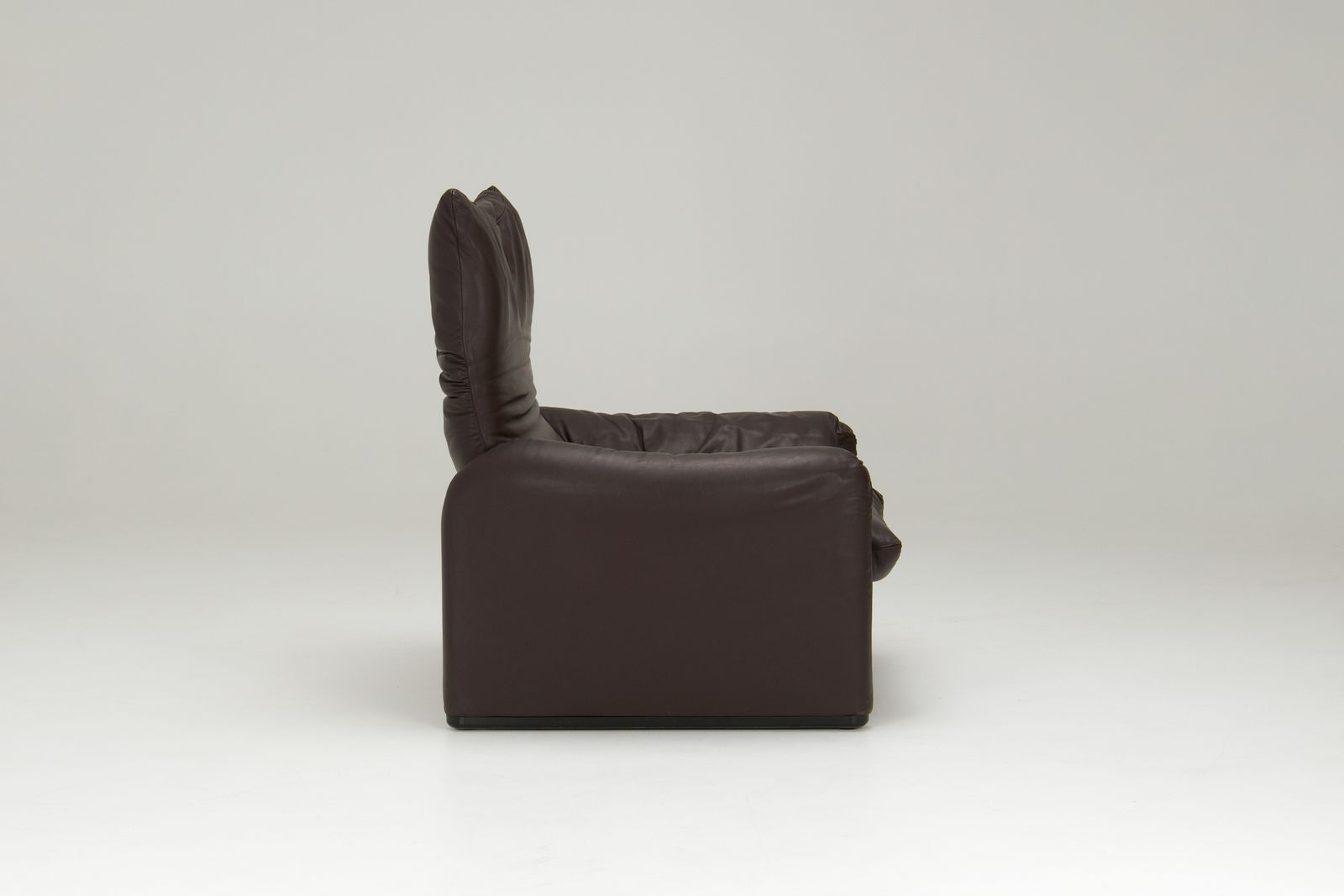 'Maralunga' Armchair   Vico Magistretti photo vinterior