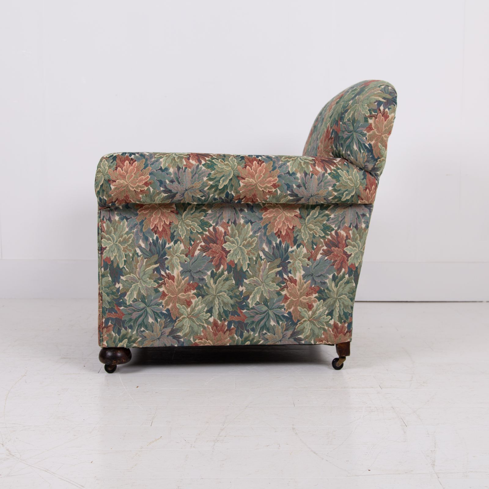 photo vinterior A Lovely Pair Of Antique English Armchairs Early 1900s