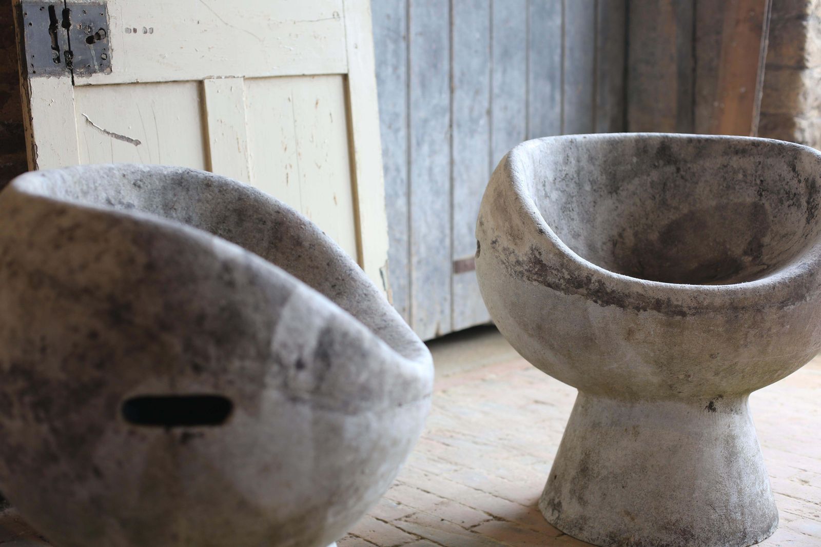 4904.0 Willy Guhl Pod Chair, Concrete, 1960s, Swiss photo