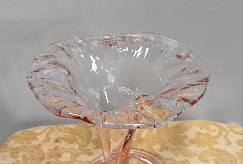 photo furniture Art Nouveau Vase In Glass 20th