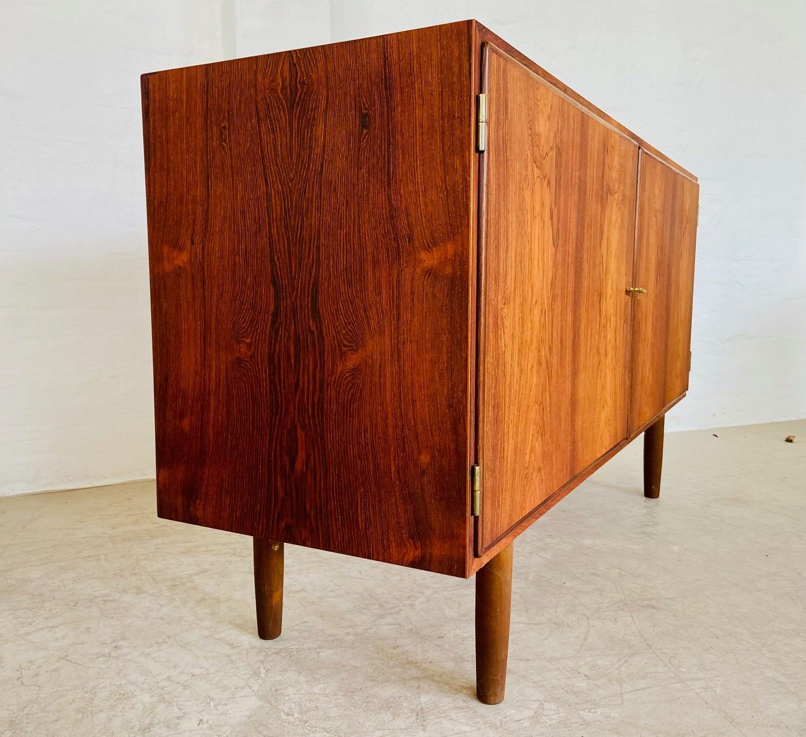 photo vintage Vintage Retro Danish Mid Century Rosewood Sideboard By Poul Hundevad
