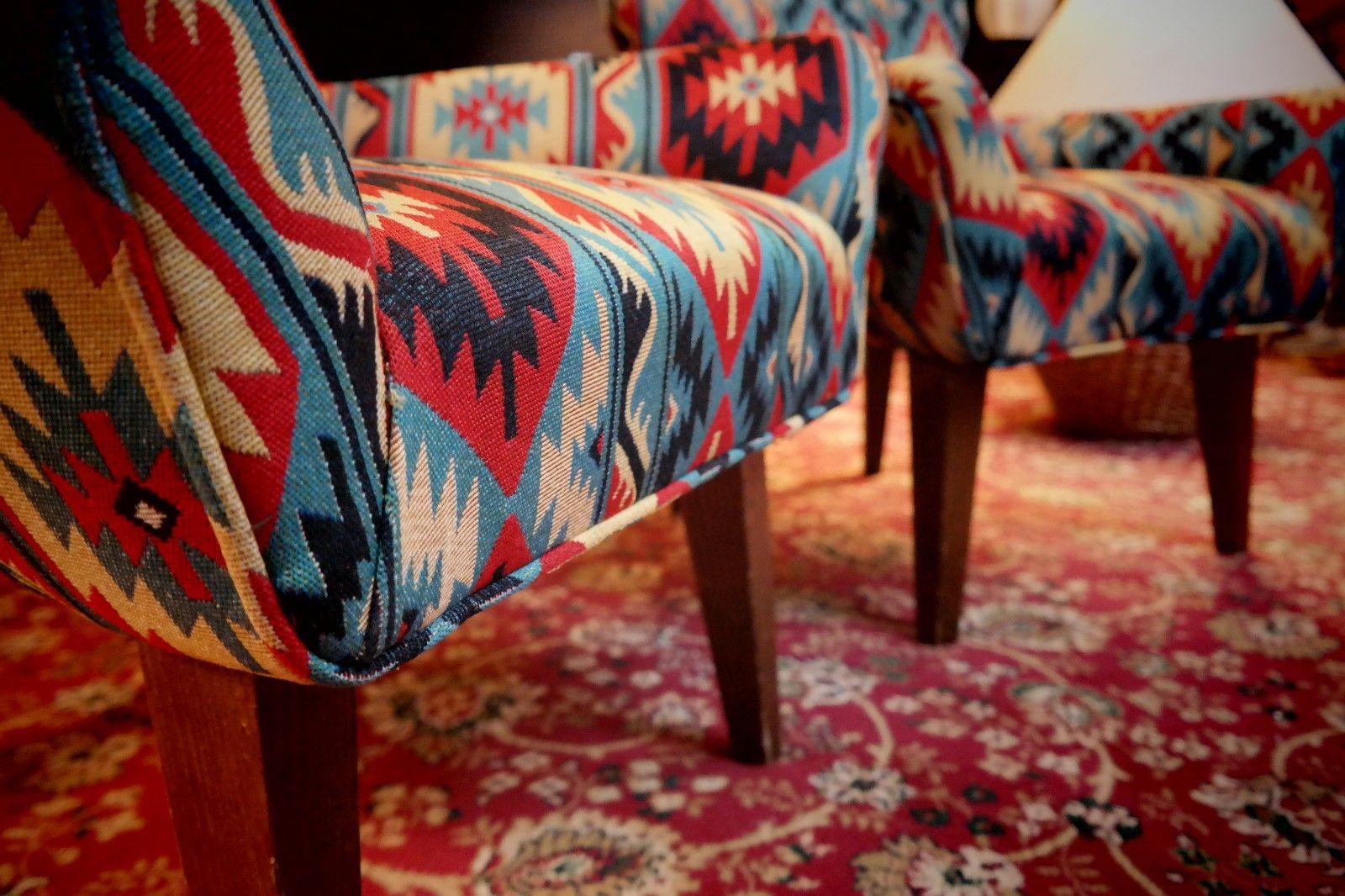 photo vinterior Pair George Smith Bedroom Nursing Kilim Under Wndow Armchairs Blue Red Rrp£11600