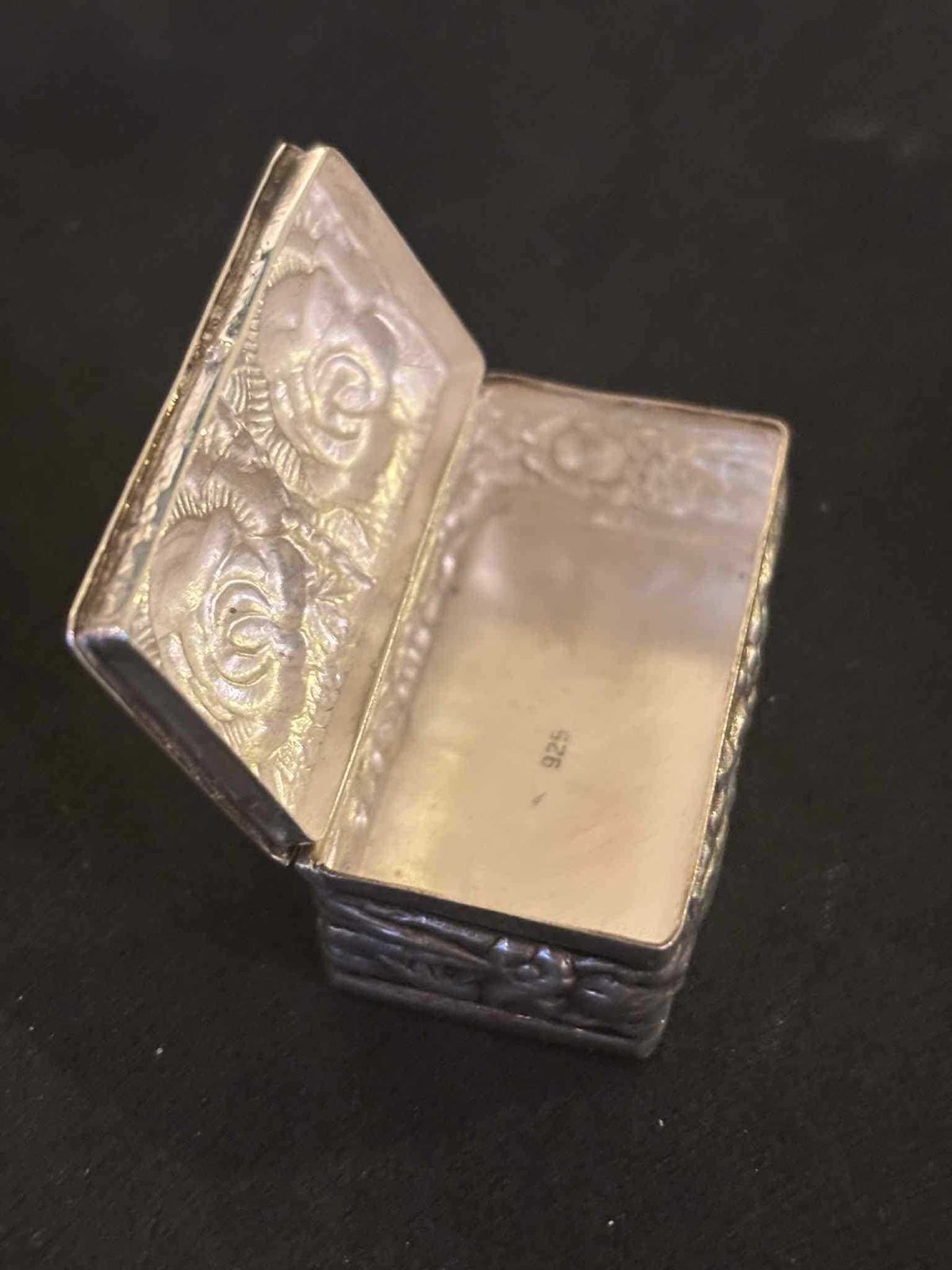 Antique Sterling Silver Box 925 – Minerva Head – Romantic Hand Repoussé Floral Design – C. 1930 photo vinterior