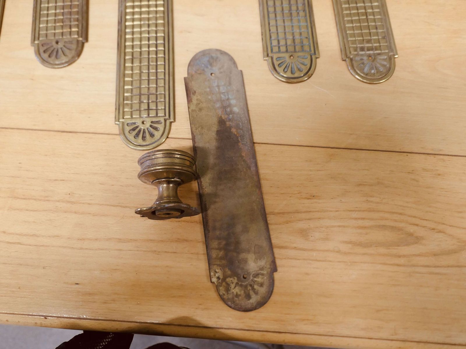 A Set Of Heavy Arts And Crafts Brass Door Finger Plates And Knobs photo 780.0