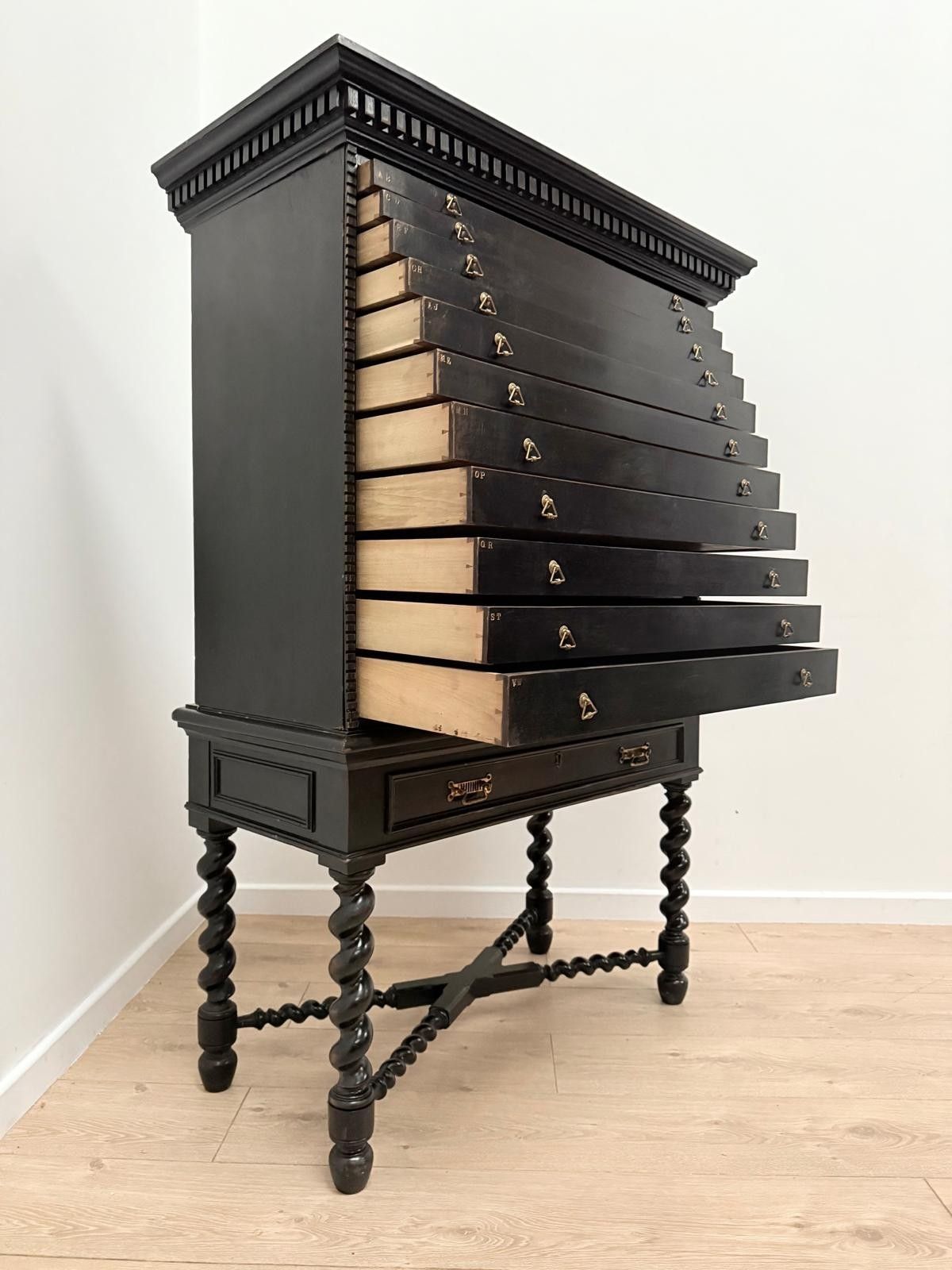 Ebonised Jewelry, Specimen Chest Spiral Turned Legs Delivery Available 0010. photo vintage