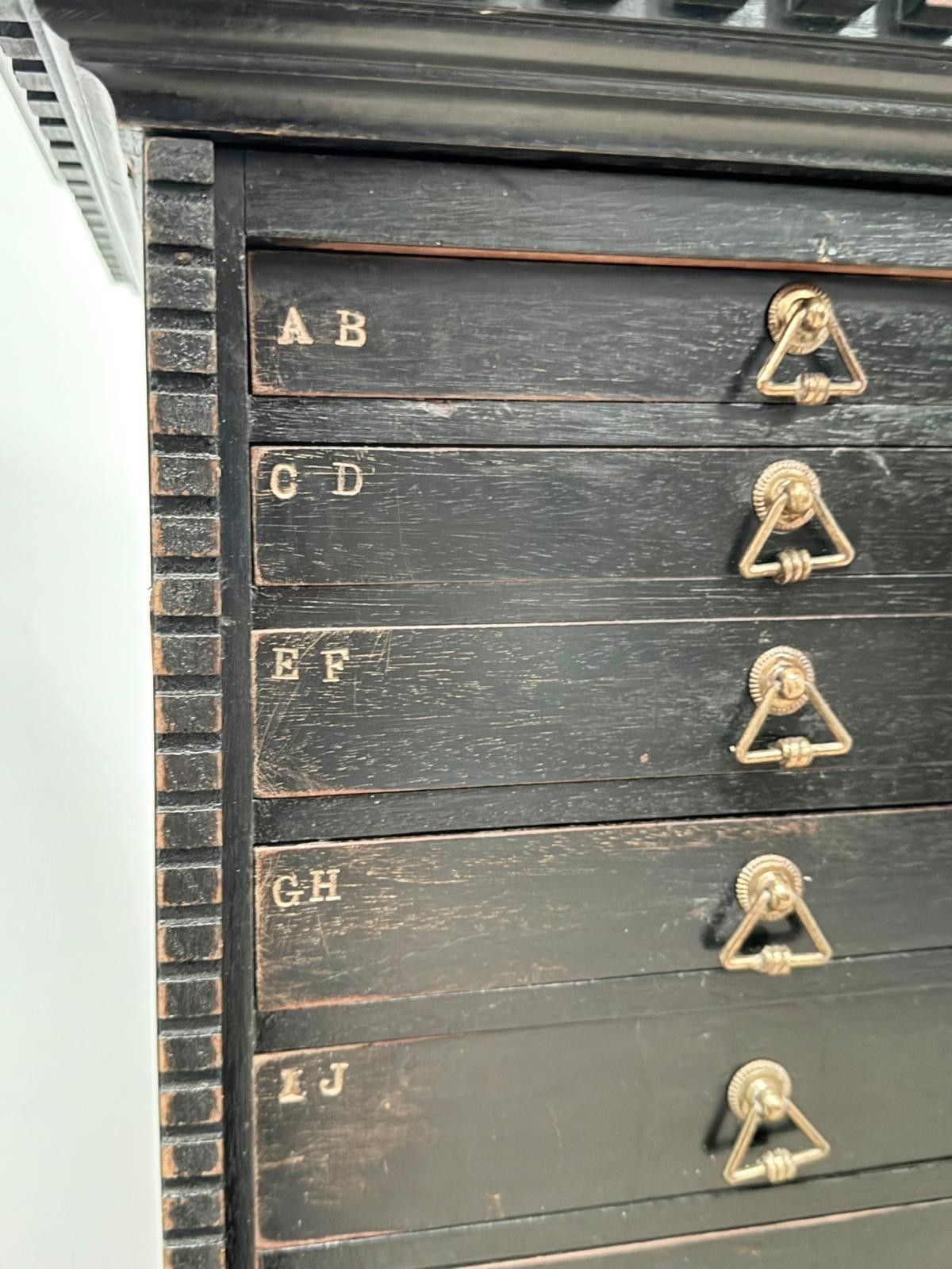 photo vinterior Ebonised Jewelry, Specimen Chest Spiral Turned Legs Delivery Available 0010.