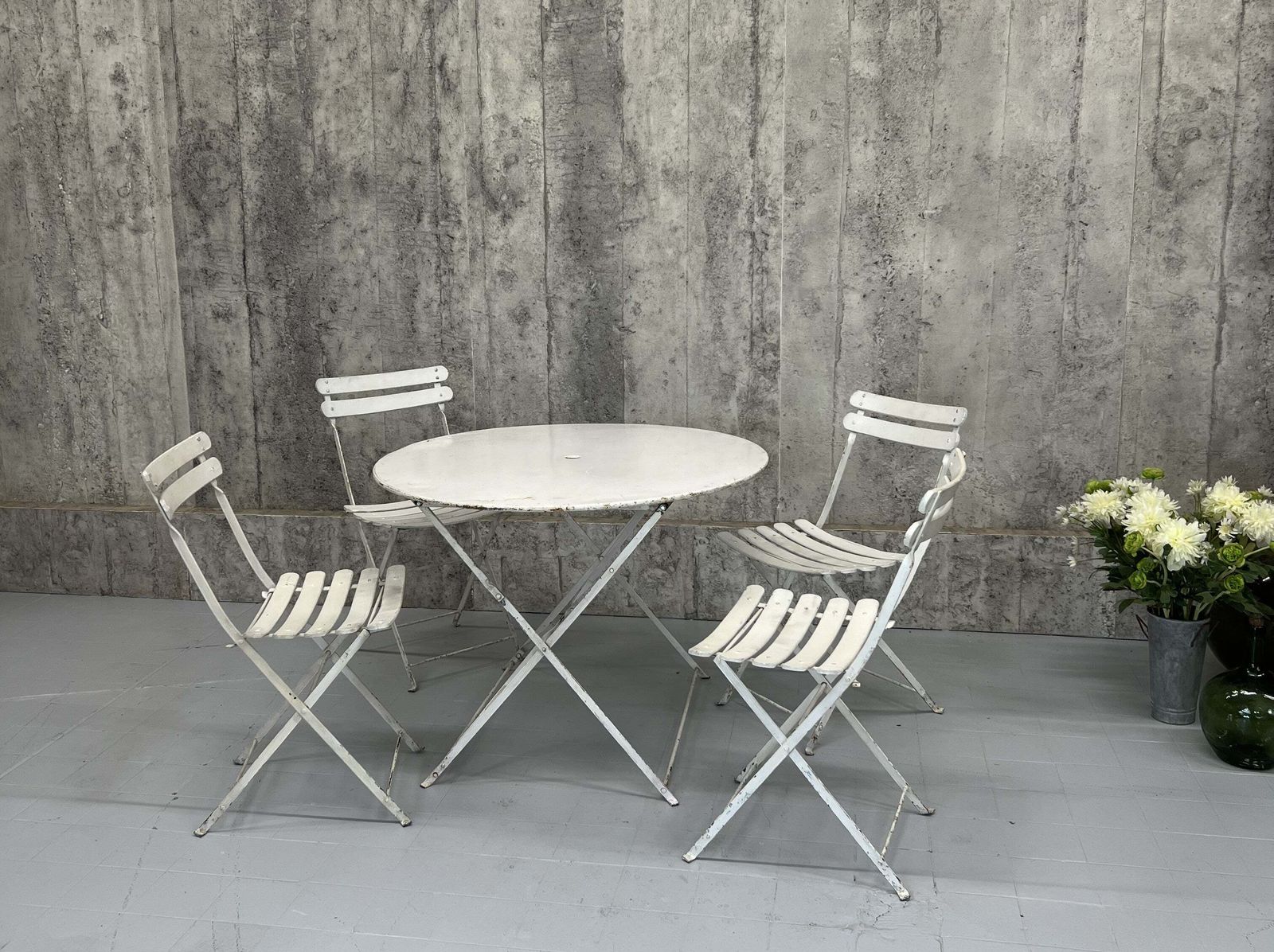 Circular Folding White Metal Garden Furniture Set With 4 Folding Chairs photo furniture