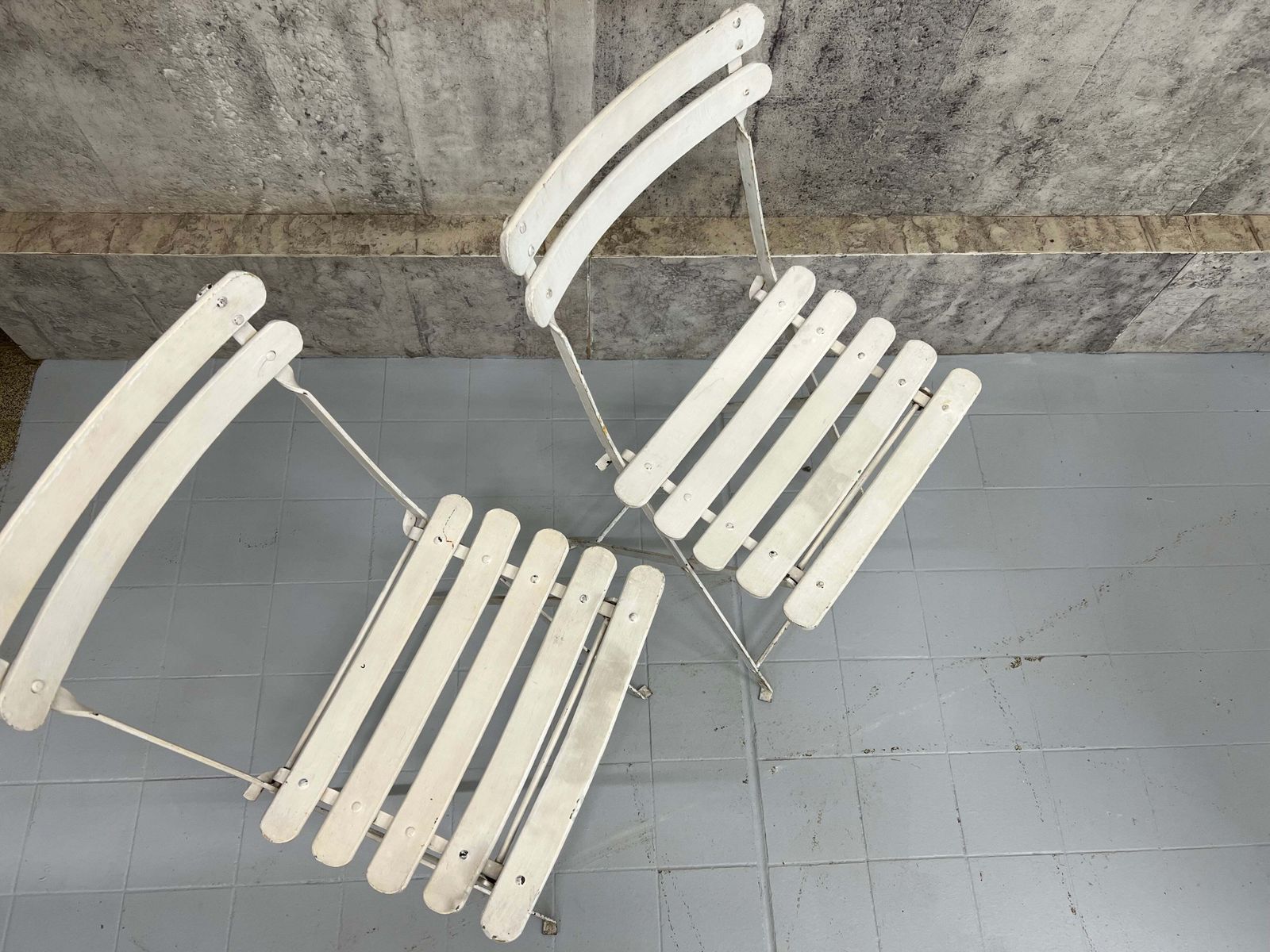 Circular Folding White Metal Garden Furniture Set With 4 Folding Chairs photo buy