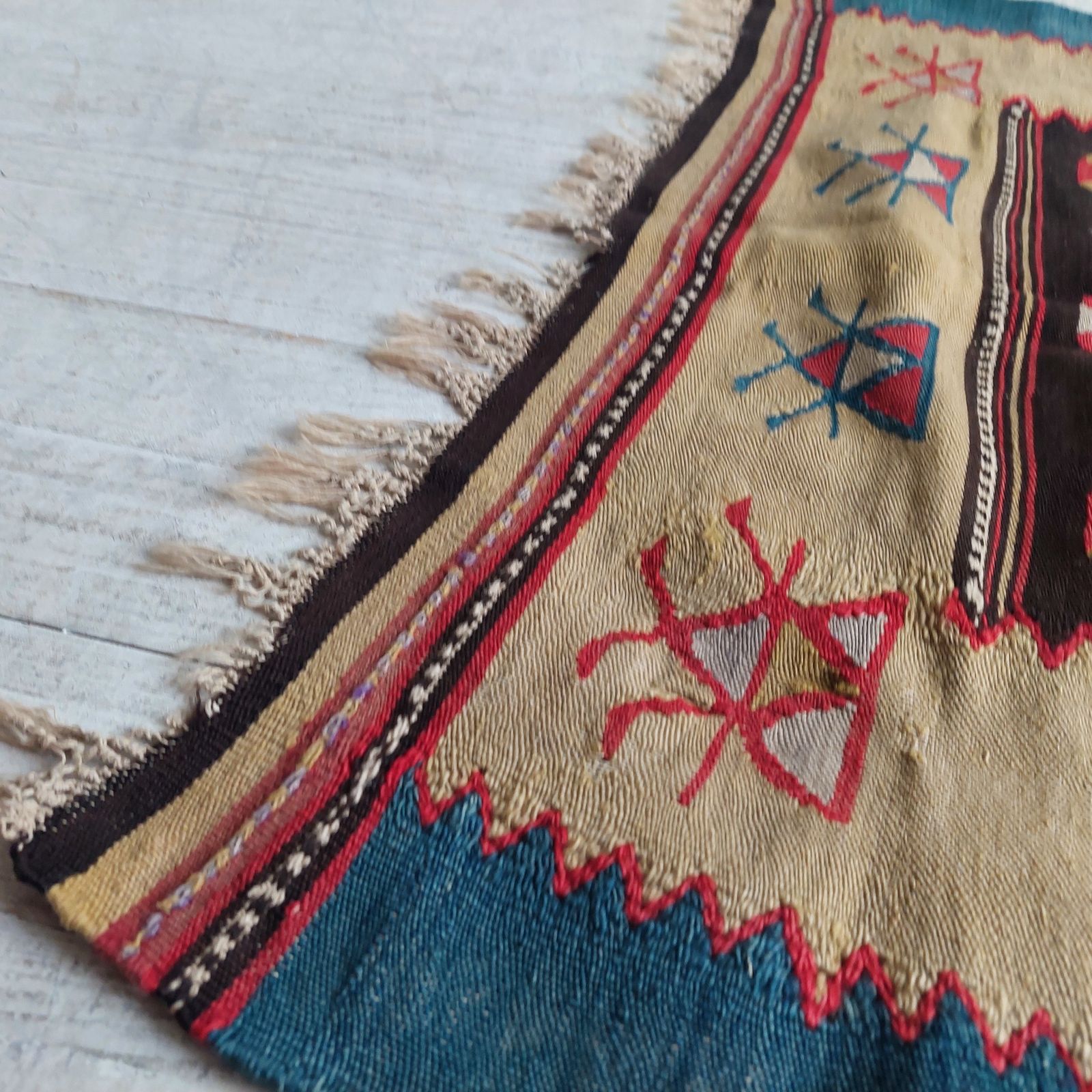 photo vinterior Vintage Traditional Turkish Kilim Rug Mid Century Anatolian Ochre Red Blue Brown Kelim,  140x88cm