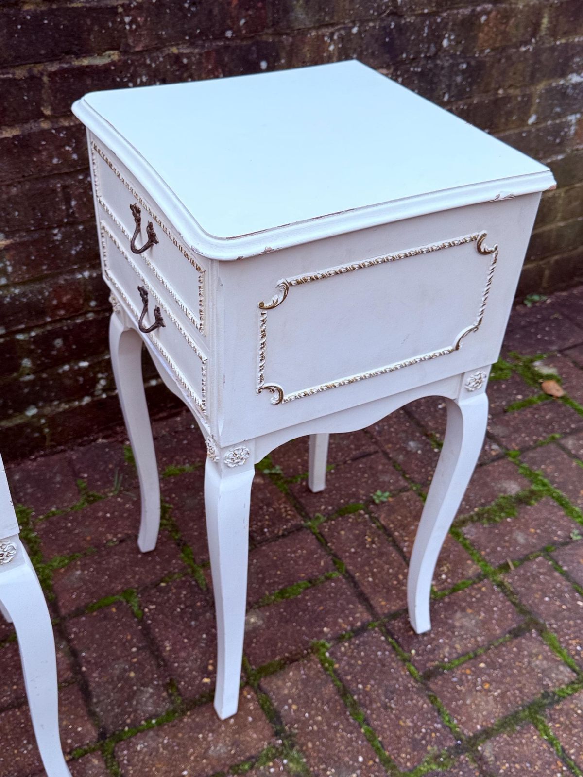 Furniture Vintage French Style Retro White And Gold Bedside Tables With Two Drawers – Elegant White Shabby Chic Furniture photo