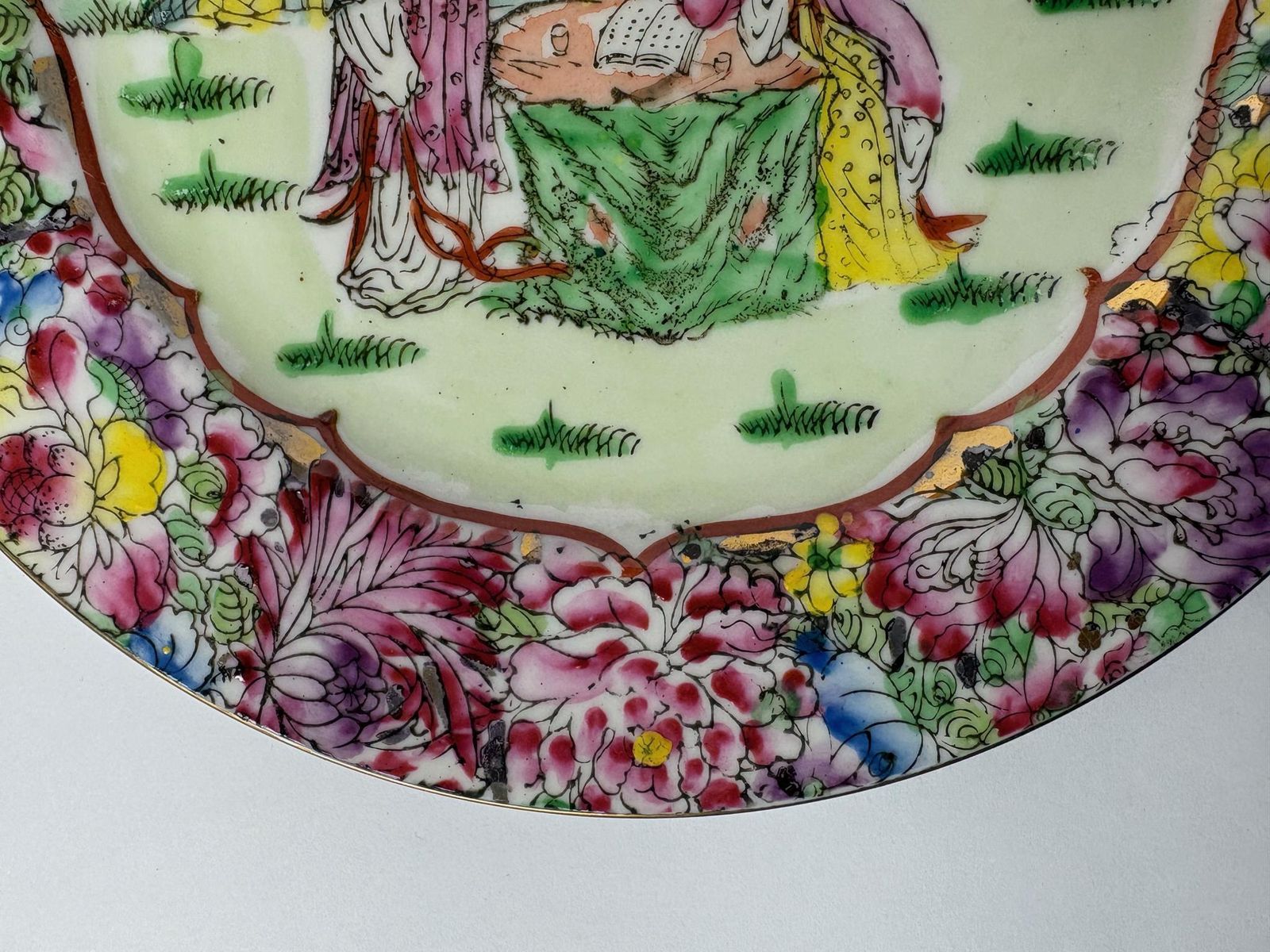 Antique Chinese Export Porcelain Plate – Famille Rose Figures & Millefleurs Border (C. 1880–1930) photo Home Decor