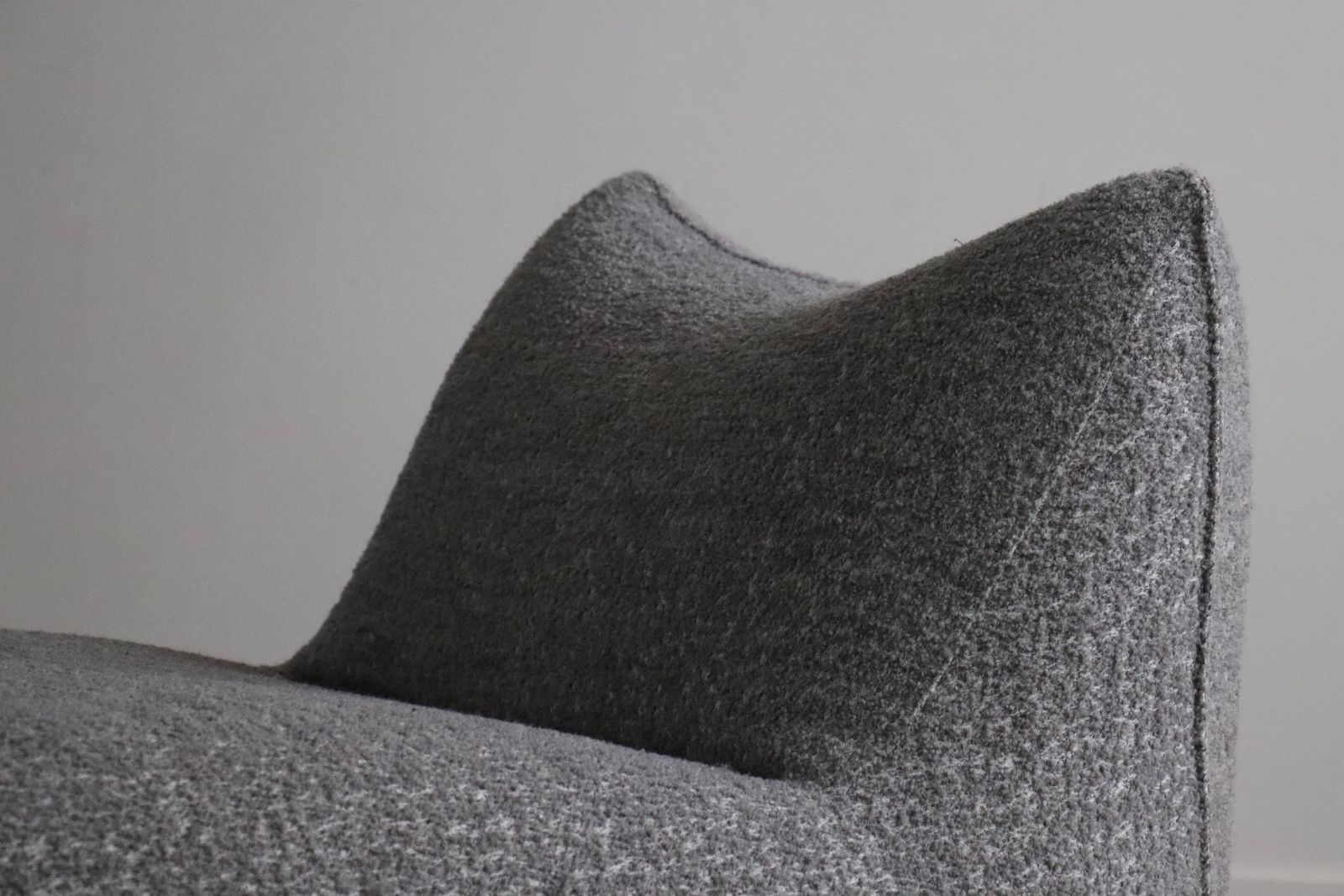 photo furniture Le Bambole Lounge Chair Met Ottoman In Bouclé Van Mario Bellini Voor B&B Italia, Jaren 1970