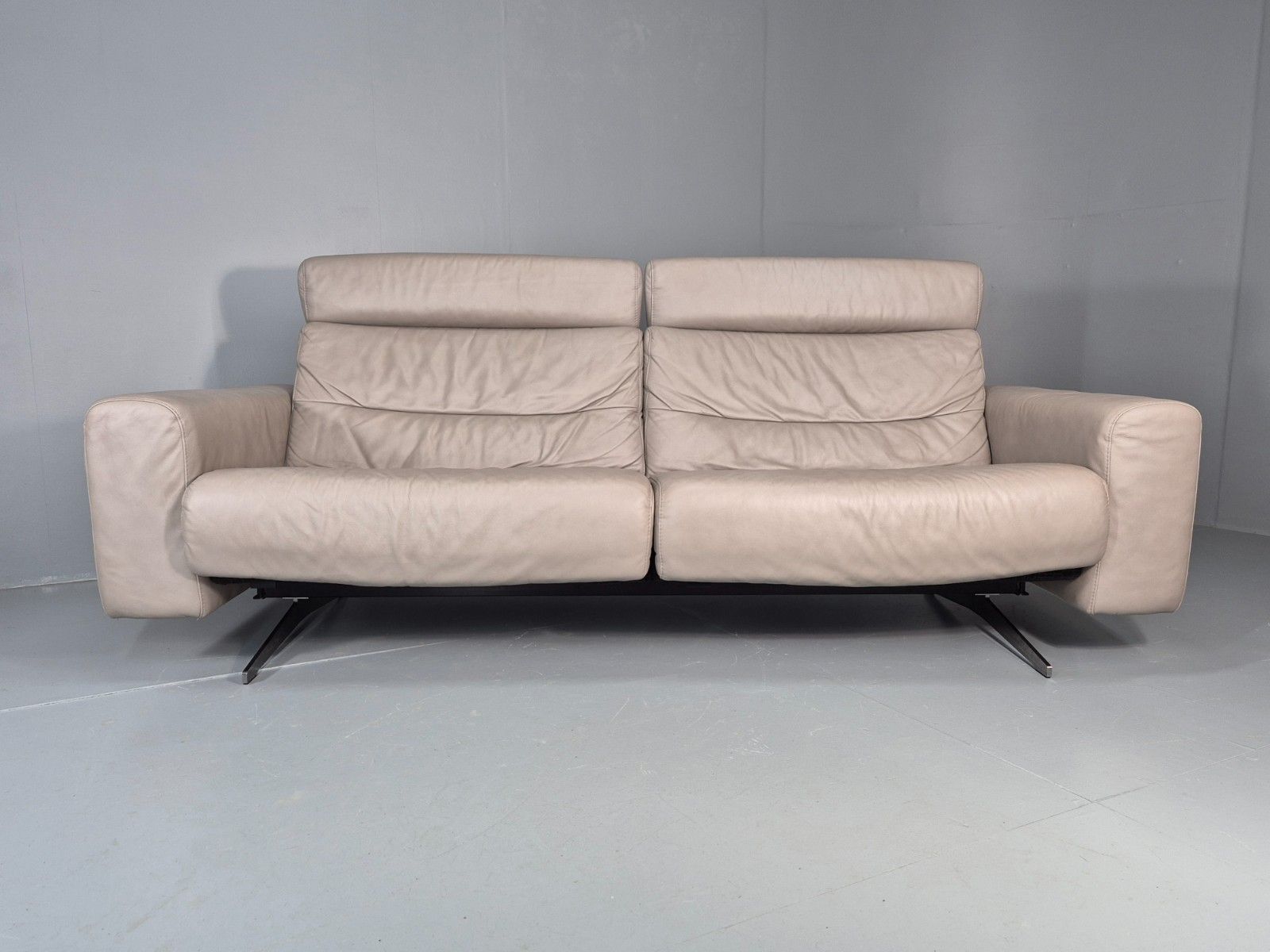 Stressless Stella 3 Seat Settee In Grey Leather Modern Ekornes Eb11476 M3ss photo vinterior
