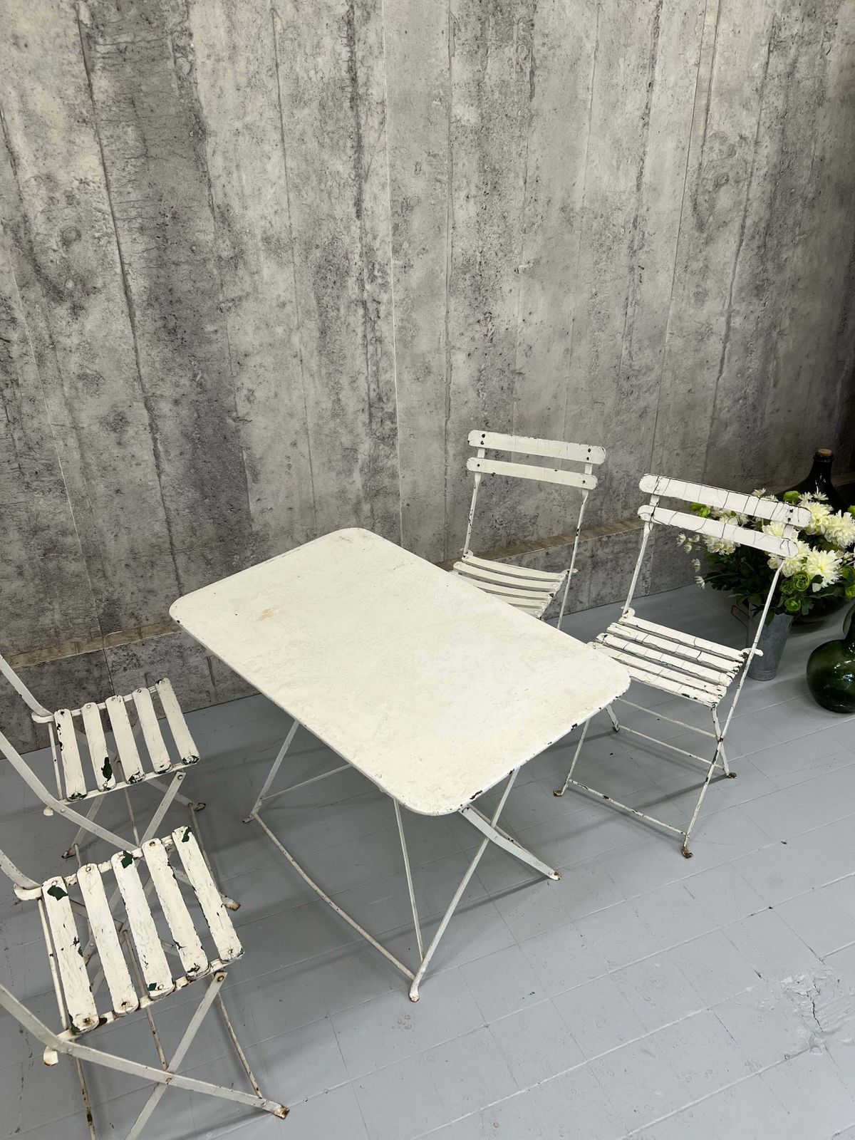White Metal Folding Garden Table And Set Of 4 Folding Chairs photo Garden Furniture