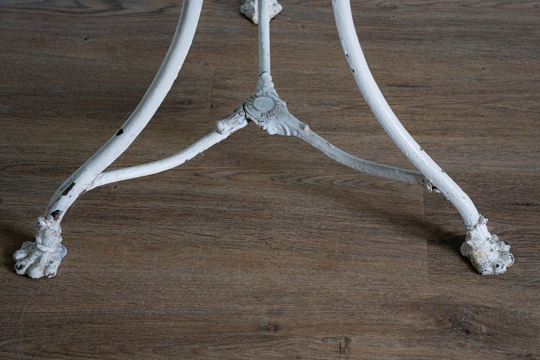 Original Arras Bistro Table photo vinterior