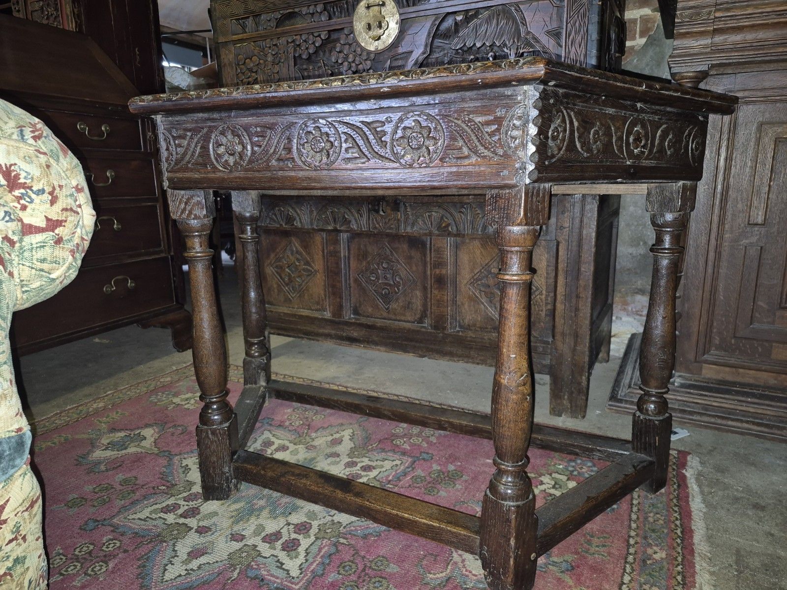 photo vinterior A Spanish 17th Century Sweet Chestnut Top Credence Hall  Table Carved Frieze