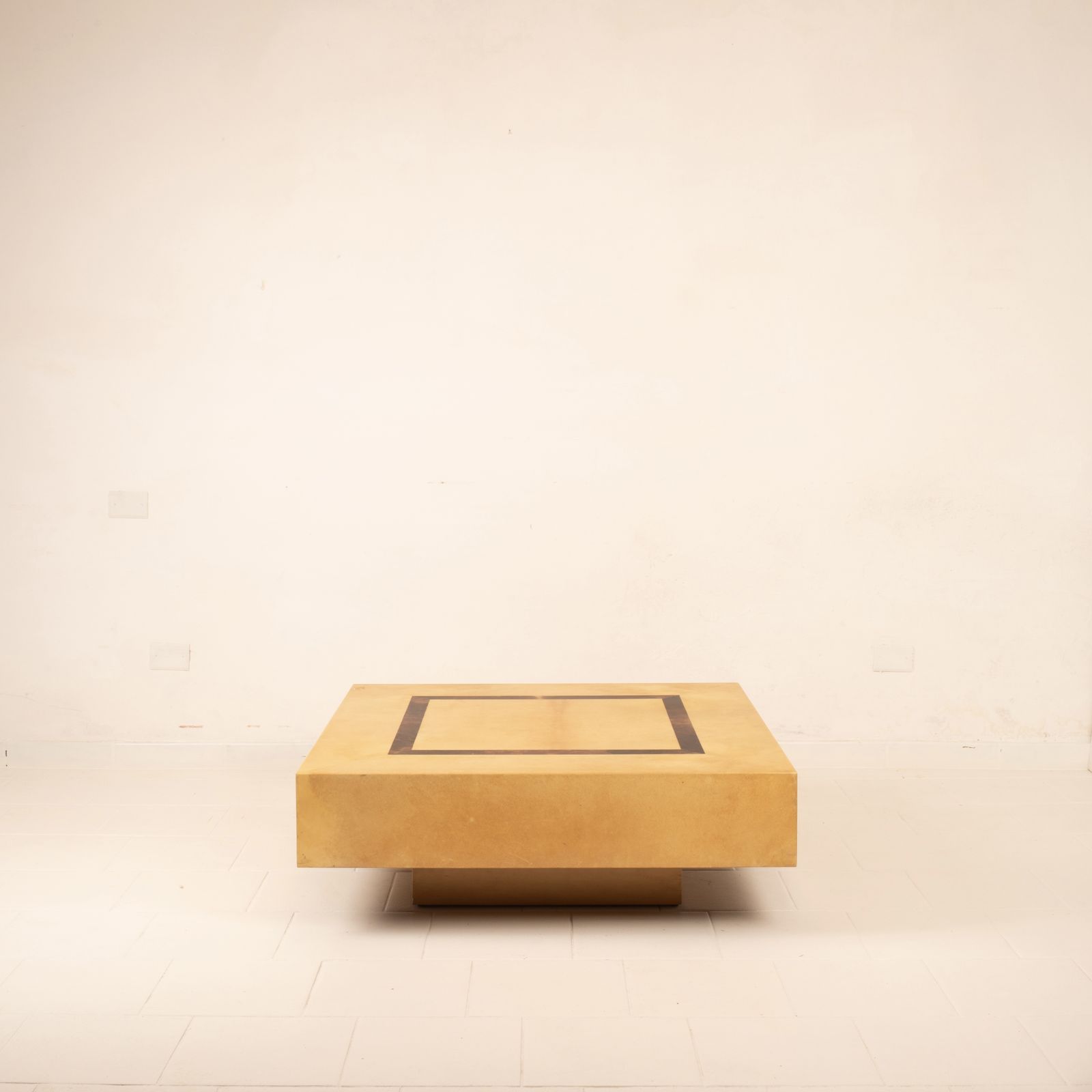 photo buy Nucci Valsecchi Coffee Table For Tura Milano 1970 Mod 3000d