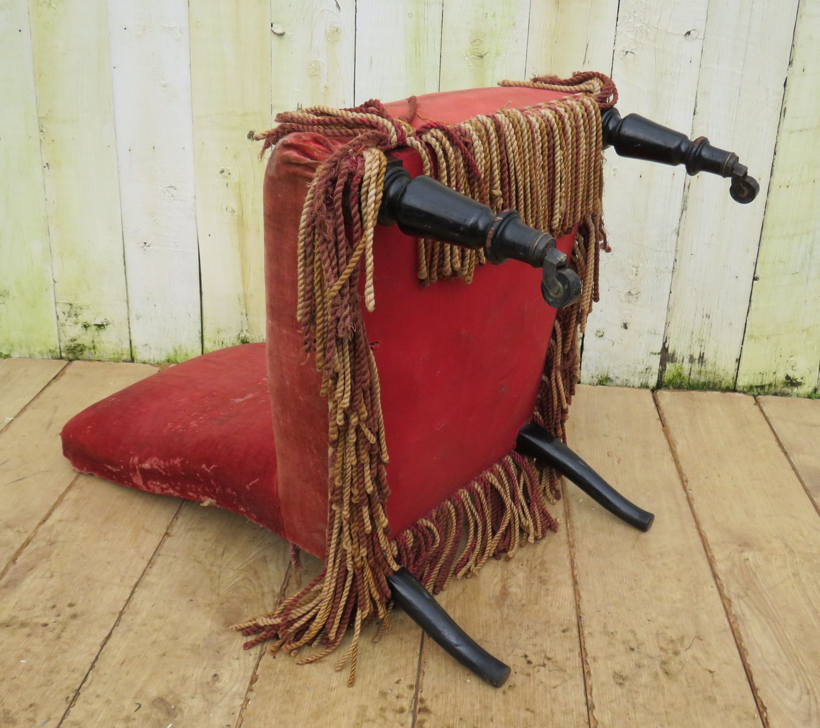 photo furniture Antique French Napoleon III Slipper Chair
