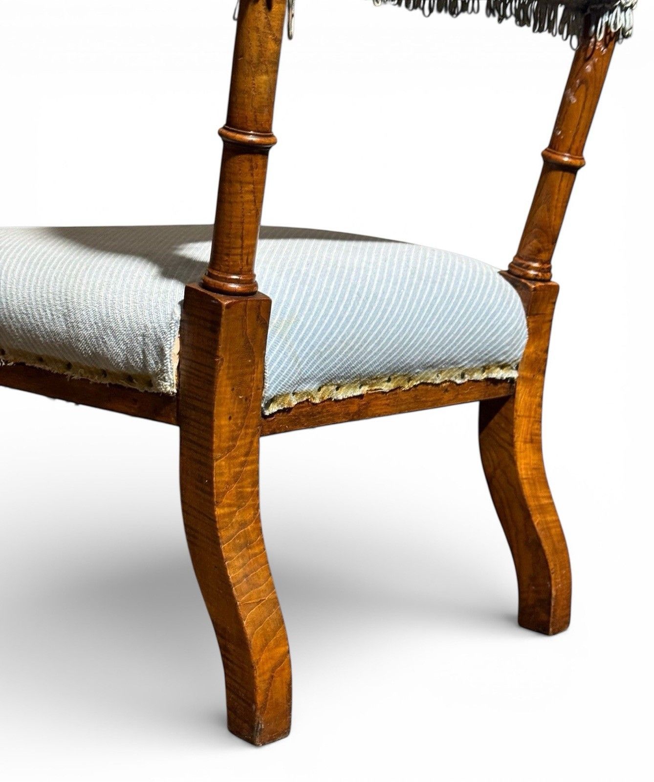 photo furniture Antique Victorian Solid Walnut Nursing Chair C1890s