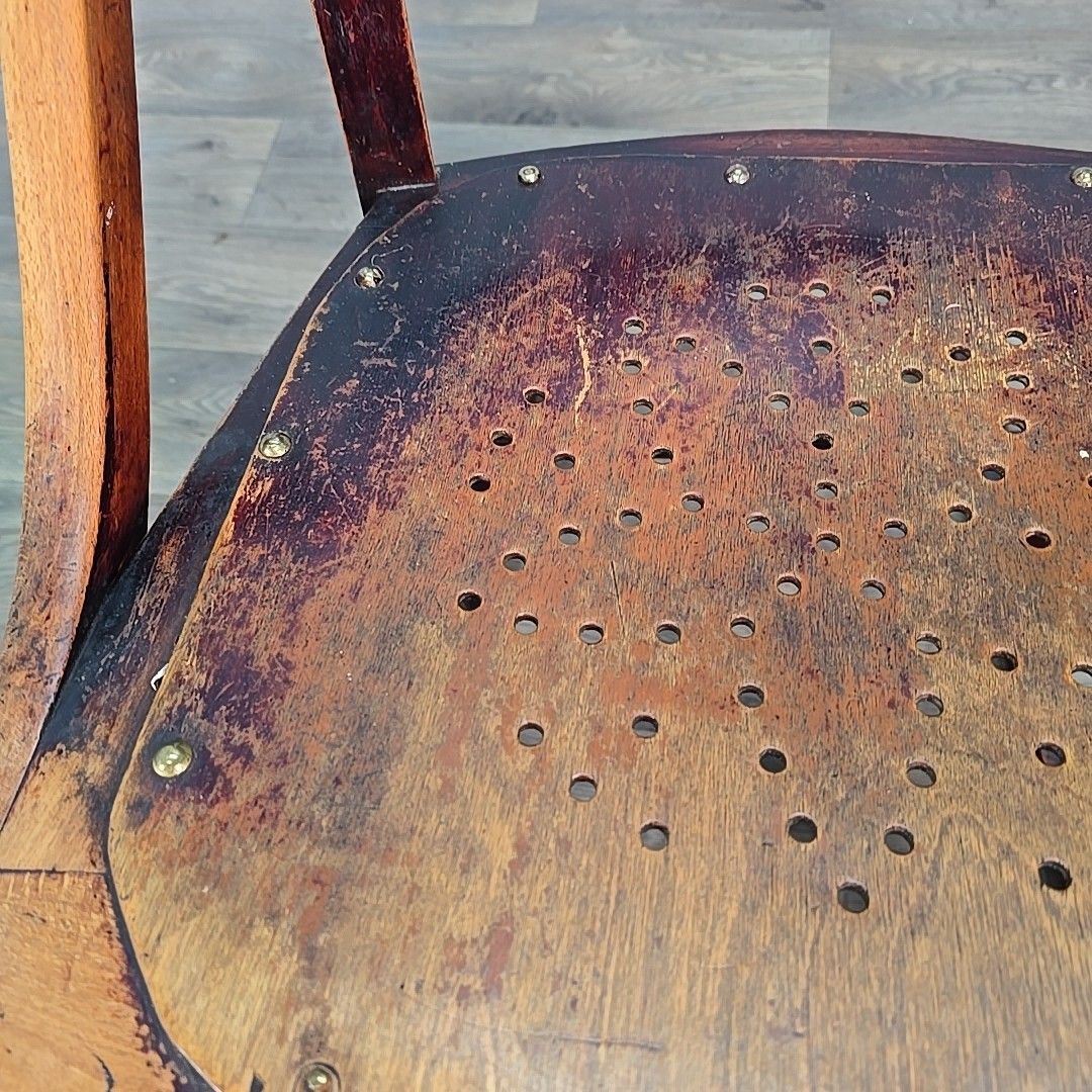 Antique Wooden Rocking Chair – Perforated Seat & Back Victorian / Arts & Crafts photo vintage