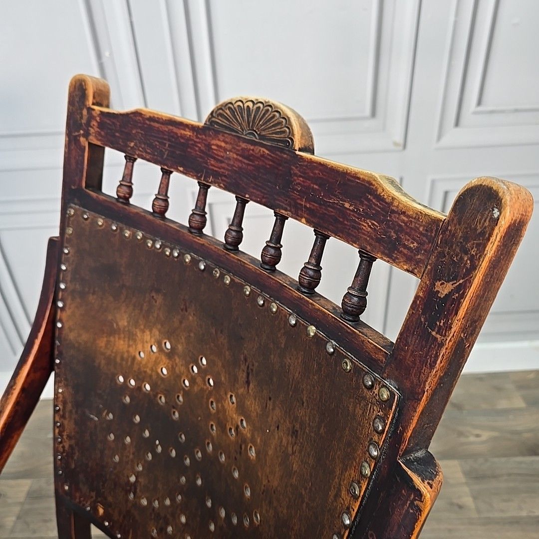 photo furniture Antique Wooden Rocking Chair – Perforated Seat & Back Victorian / Arts & Crafts