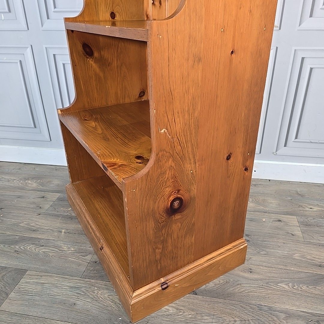 photo vintage Retro Vintage Waterfall Bookcase Solid Wood Pine Rustic Farmhouse Shelving Unit
