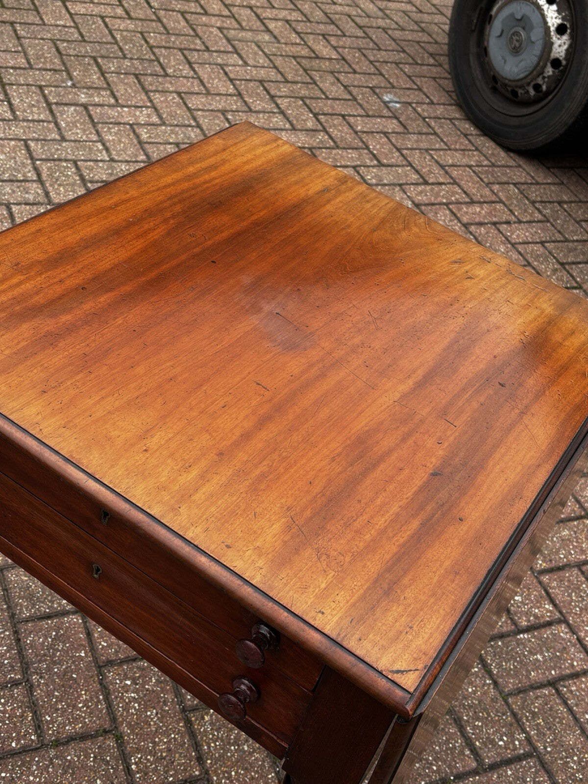 Victorian Mahogany Pembroke Drop Leaf Side Table, Lamp Table, Brass Castors. photo 587.0
