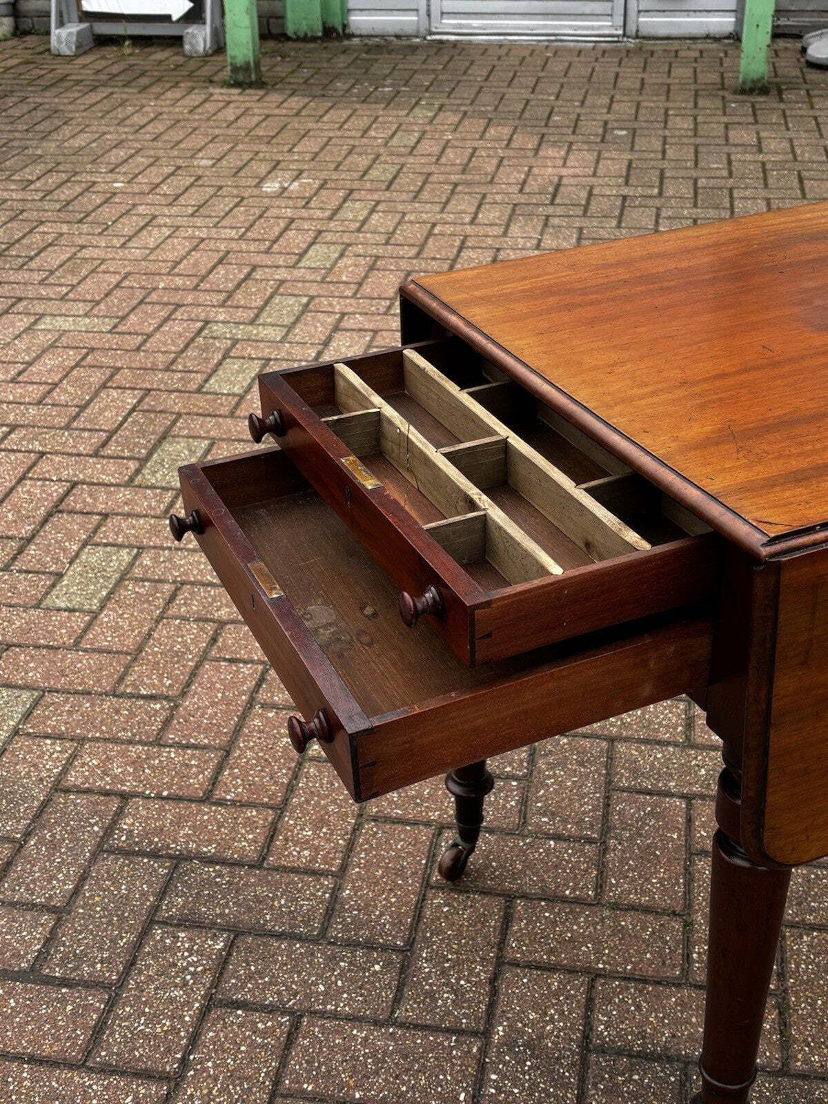 Victorian Mahogany Pembroke Drop Leaf Side Table, Lamp Table, Brass Castors. photo buy